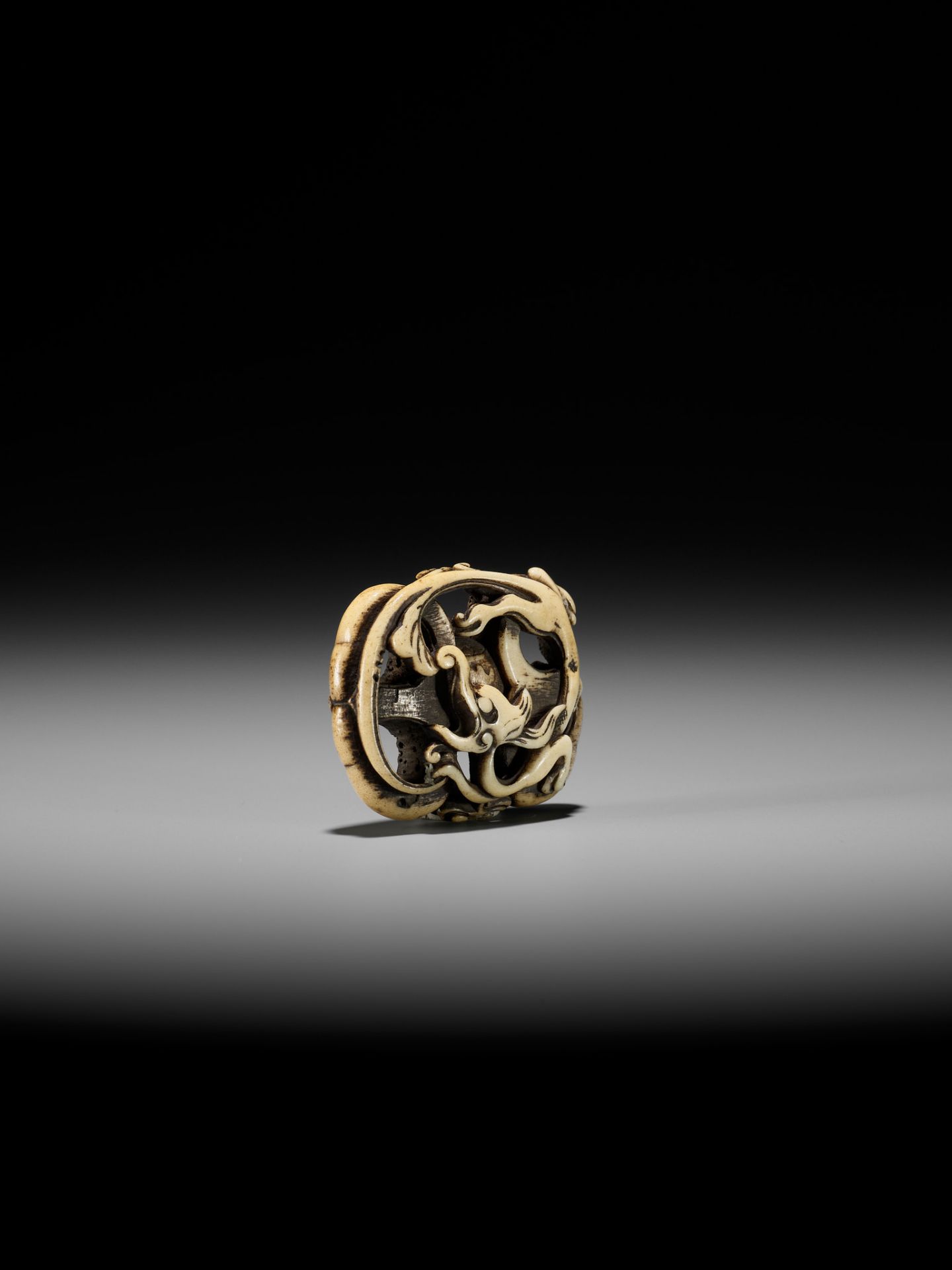 A FINE ANTLER NETSUKE OF A RAIN DRAGON ON A KONGO (VAJRA) - Image 10 of 12