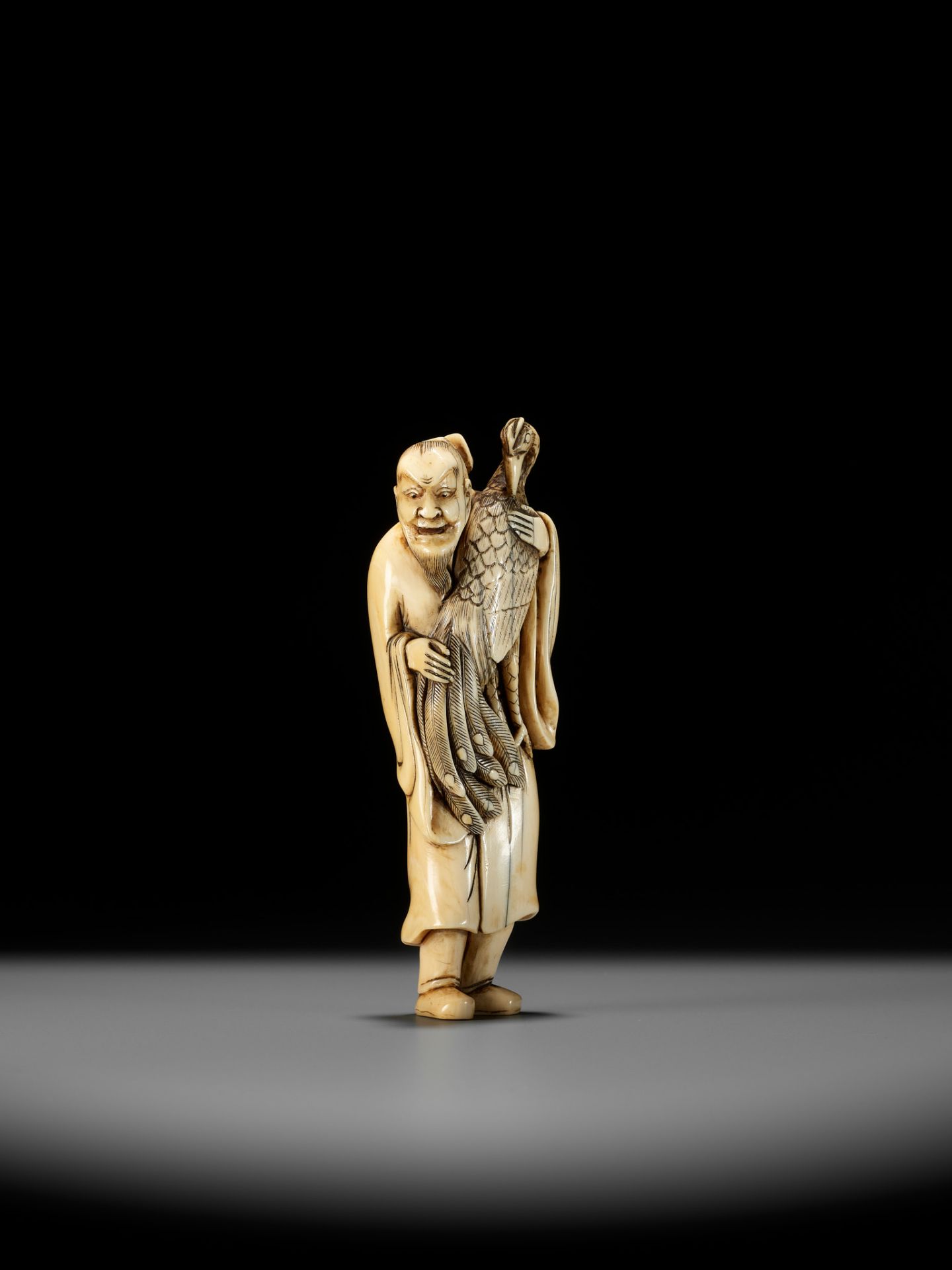 A VERY RARE AND LARGE IVORY NETSUKE OF BAIFUKU WITH HO-O BIRD - Bild 14 aus 16