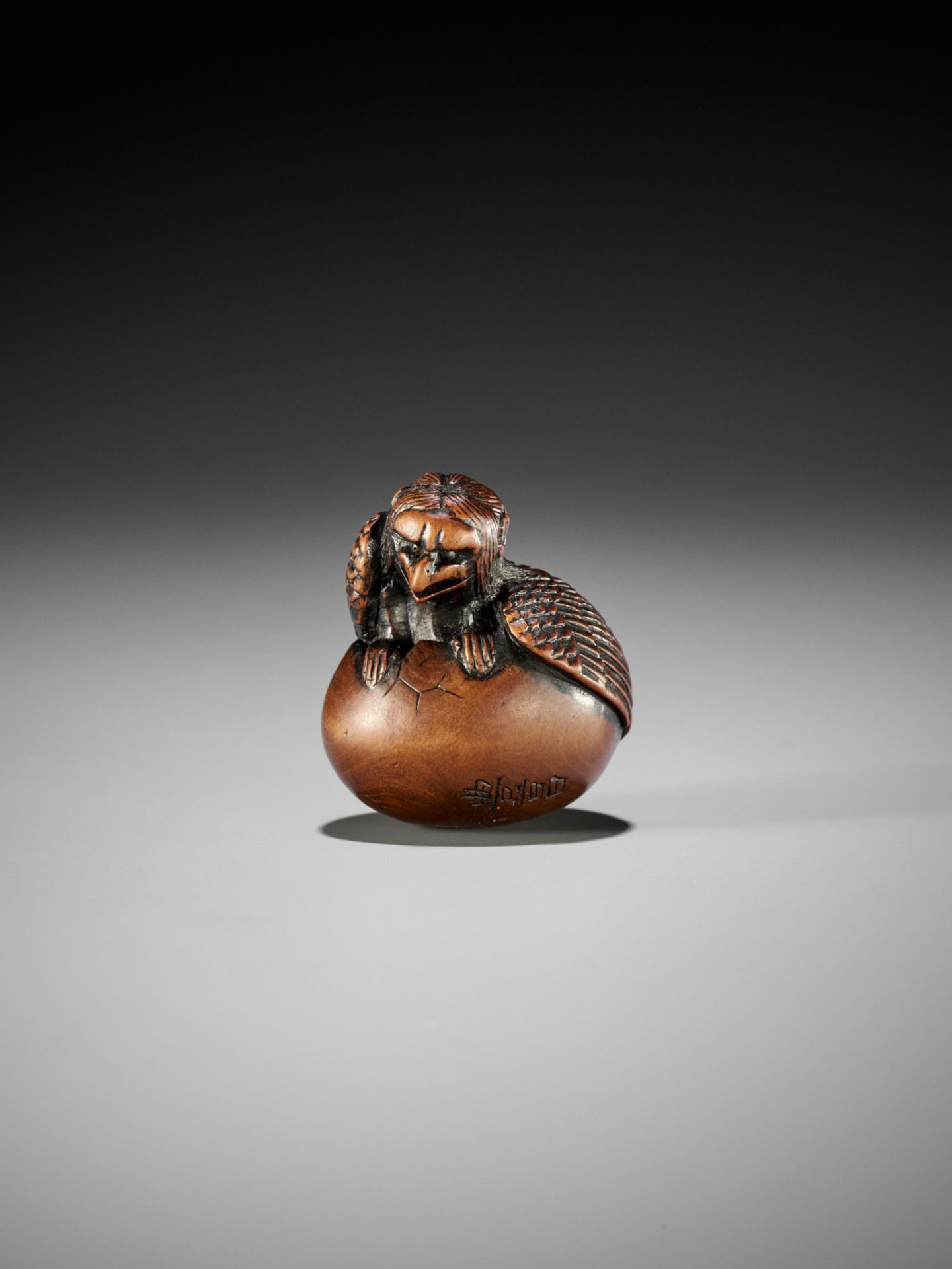 NAITO TOYOMASA: A FINE WOOD NETSUKE OF A HATCHING TENGU (TENGU NO TOMAGO) - Bild 14 aus 16