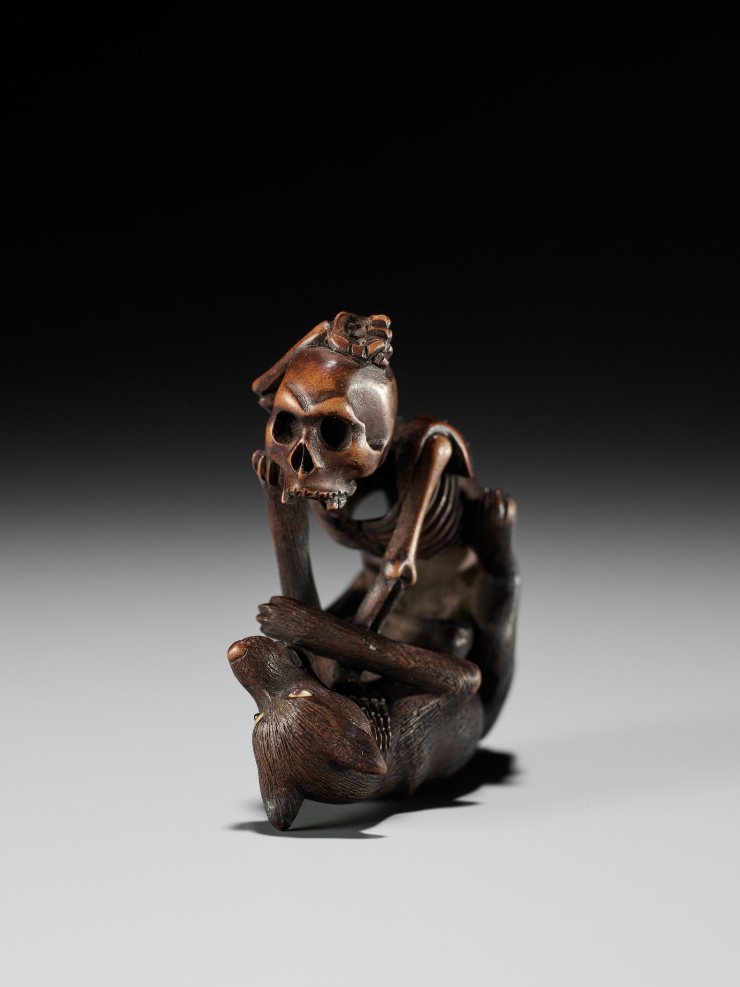 A FINE WOOD NETSUKE OF A WOLF AND SKELETON, ATTRIBUTED TO SHOKO SUGONOYA - Image 2 of 15