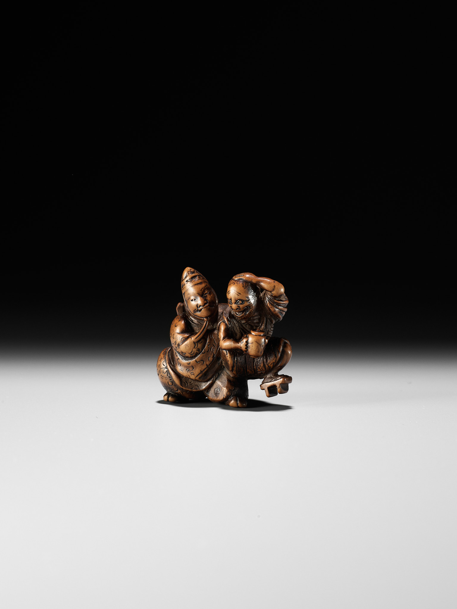 KASHUN: A WOOD NETSUKE OF TAIRA NO TADAMORI CAPTURING THE OIL THIEF - Image 3 of 10