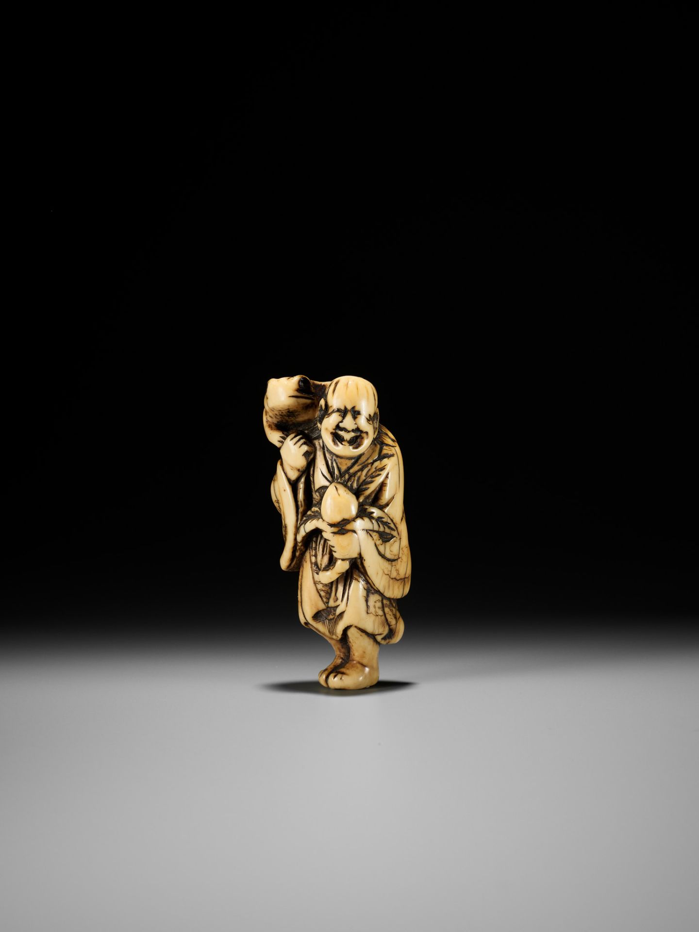 MASAMORI: A GOOD KYOTO SCHOOL IVORY NETSUKE OF GAMA SENNIN - Bild 6 aus 14