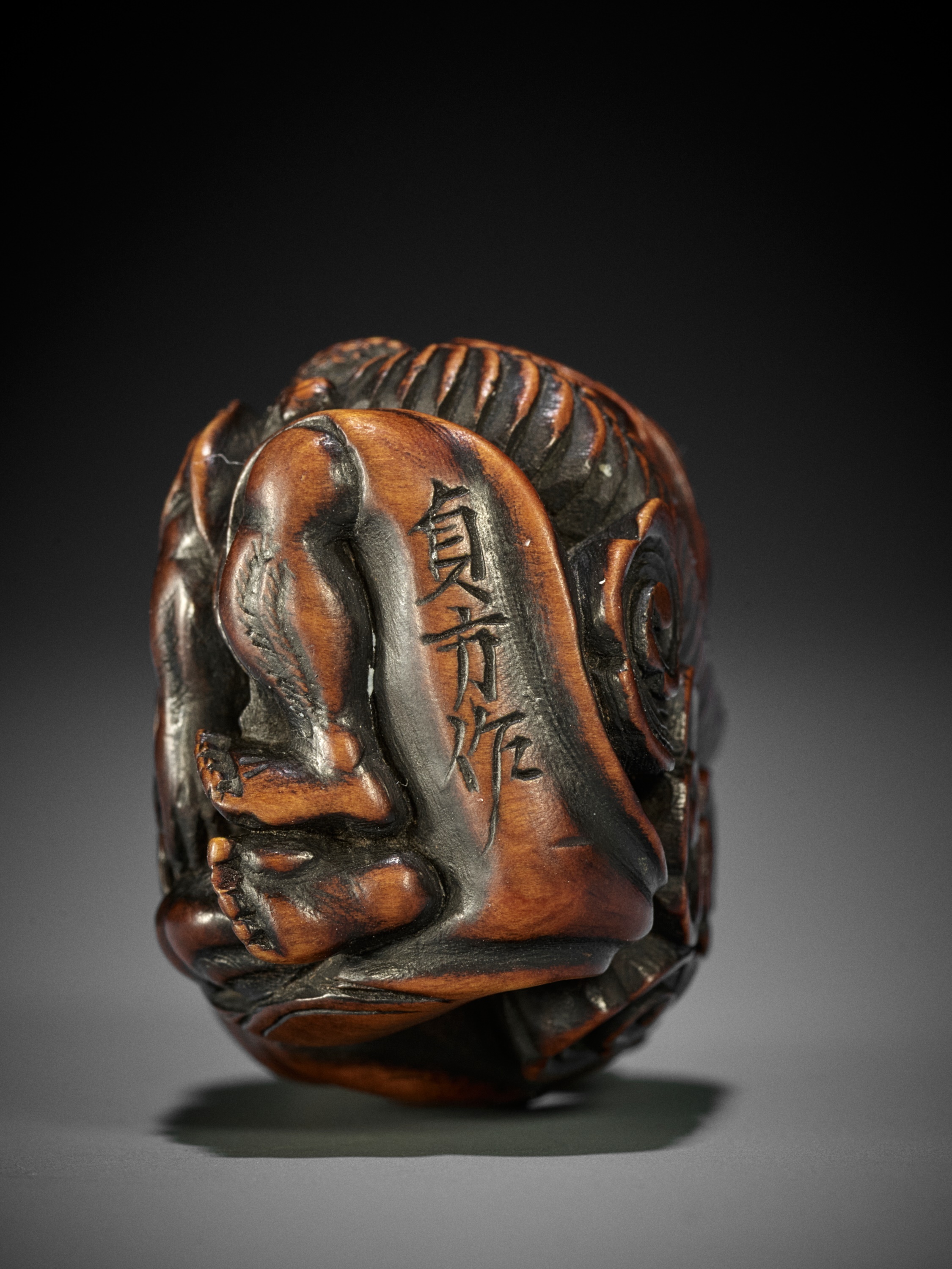 SADAKATA: A SUPERB WOOD NETSUKE OF RAKAN HANDAKA SONJA WITH DRAGON - Image 14 of 15