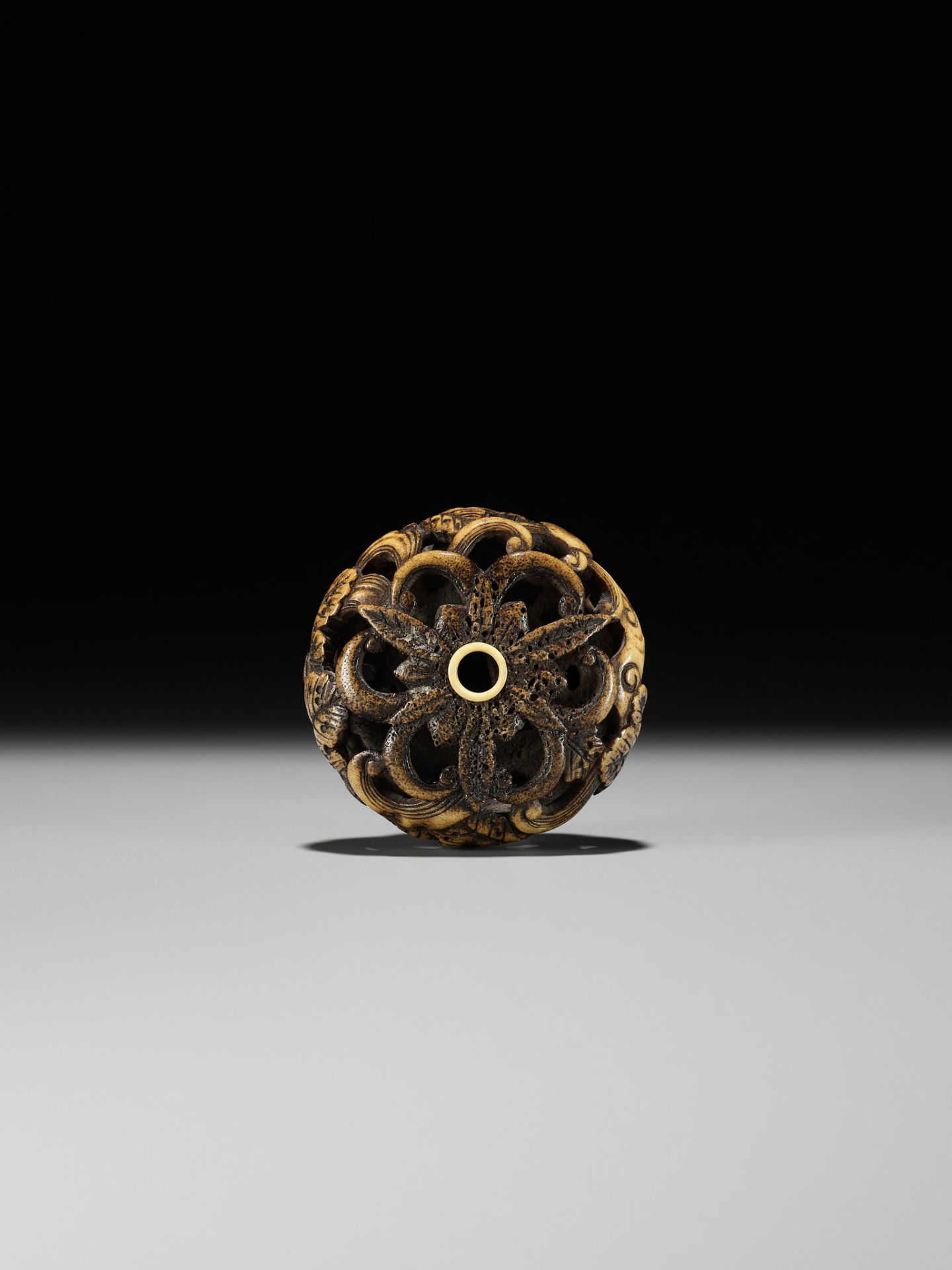 A METAL-INLAID ANTLER RYUSA MANJU NETSUKE REFERENCING THE TEN OX HERDING PICTURES - Image 2 of 9