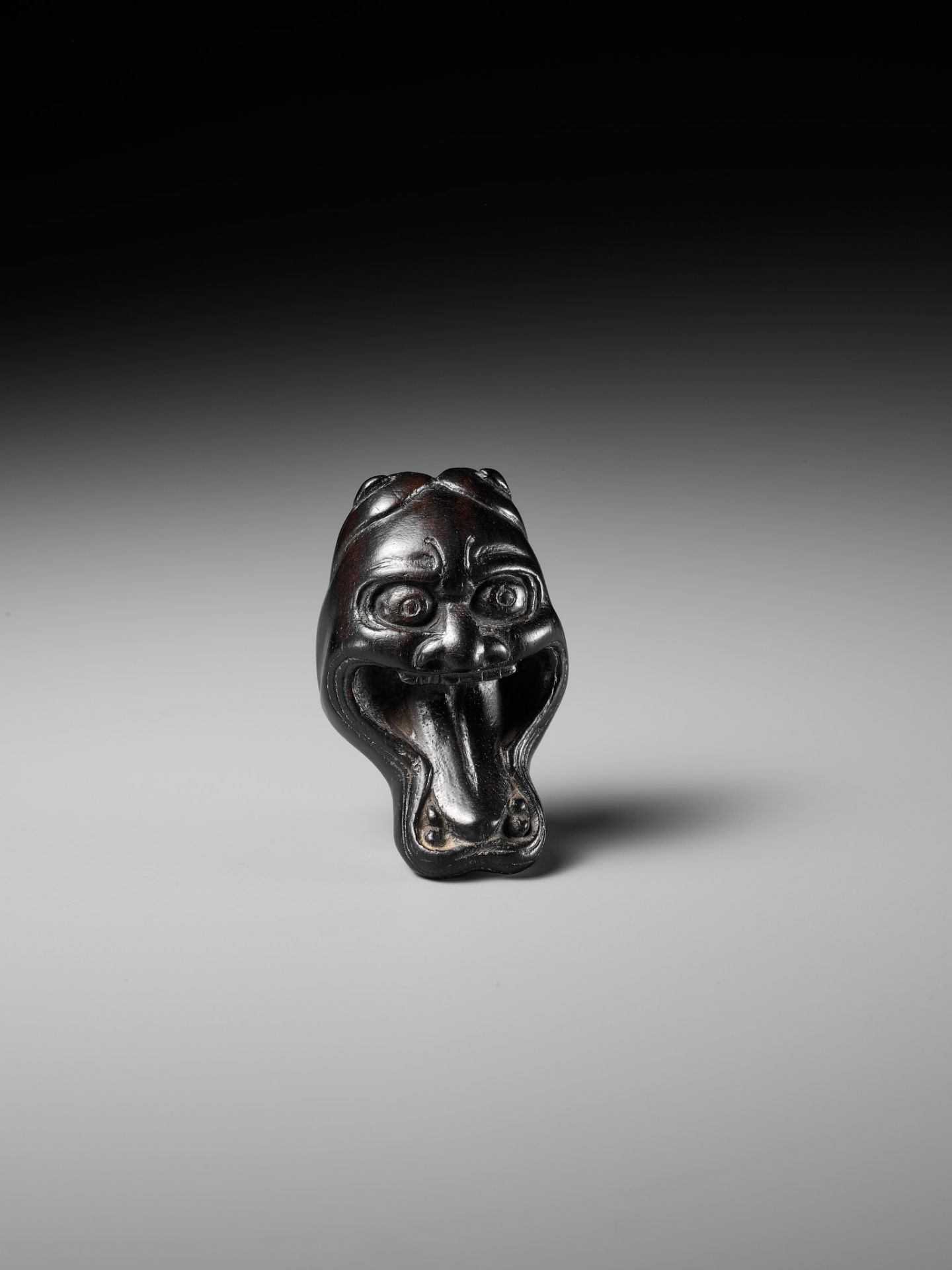 A LARGE AND UNUSUAL EBONY WOOD MASK NETSUKE OF HANNYA - Bild 10 aus 11