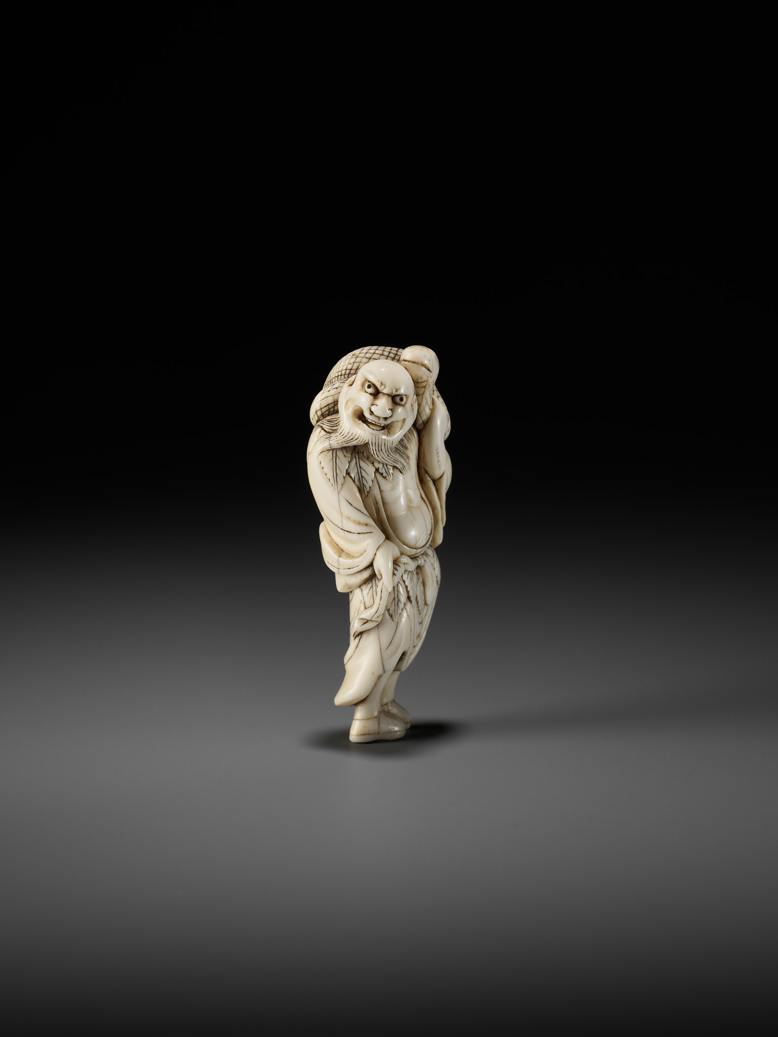 A RARE IVORY NETSUKE OF A SENNIN WITH A SNAKE - Image 7 of 9