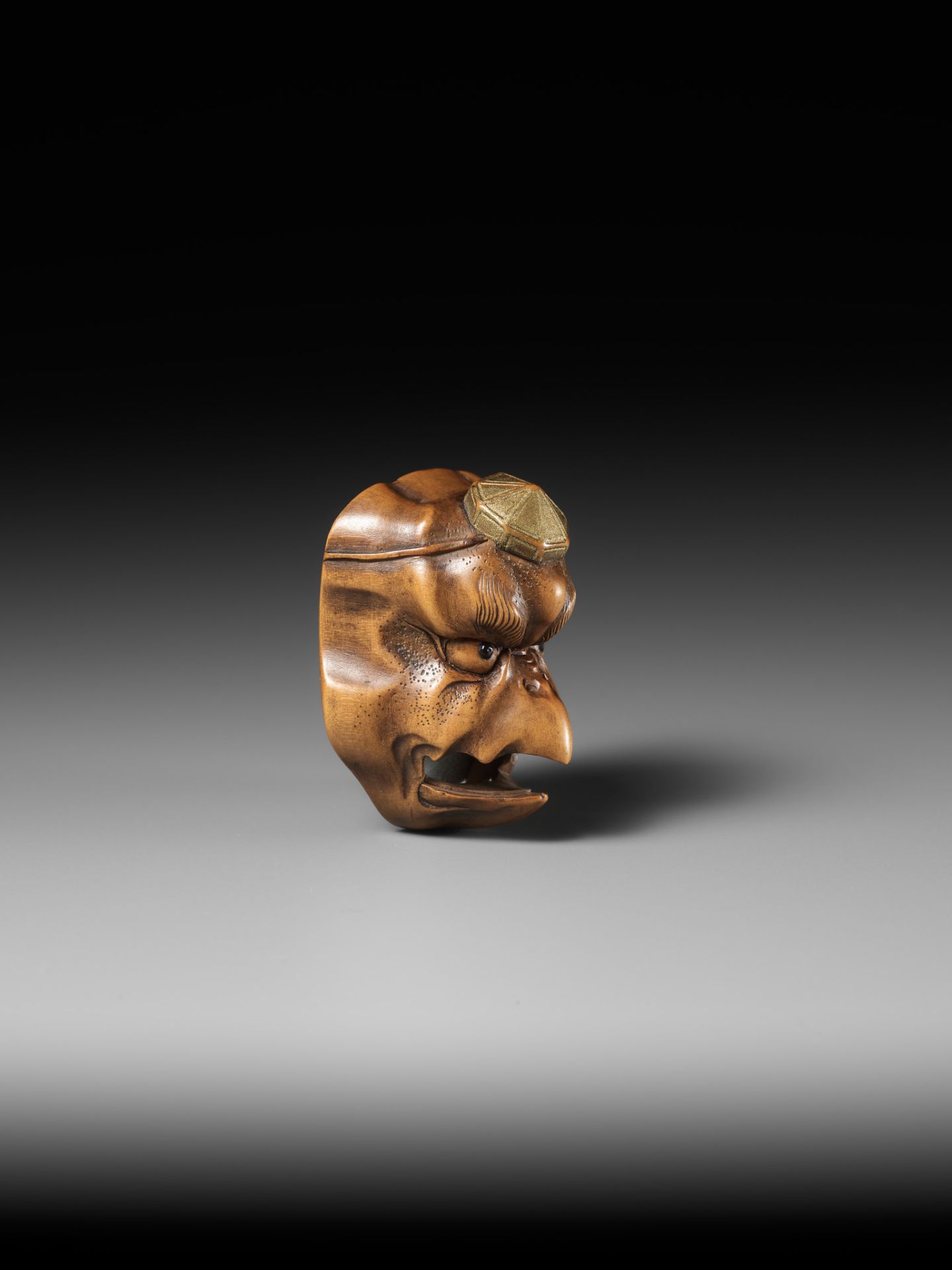 A PALE BOXWOOD MASK NETSUKE OF A KARASU TENGU, ATTRIBUTED TO KOKEISAI SANSHO - Image 7 of 11