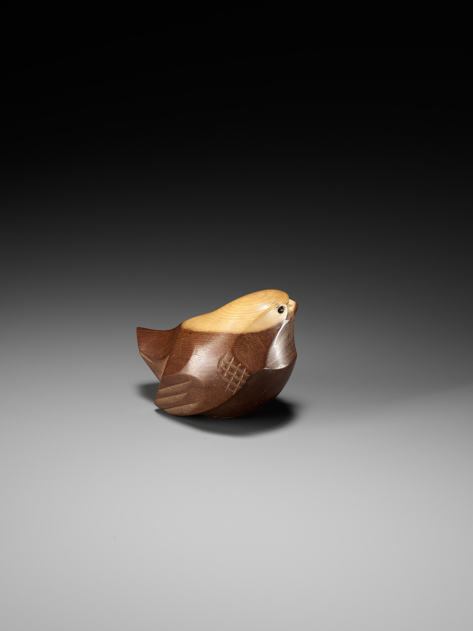 SUKENAO: A CHARMING HIDA SCHOOL ITTOBORI YEW WOOD NETSUKE OF A CHIDORI (PLOVER) - Image 6 of 11