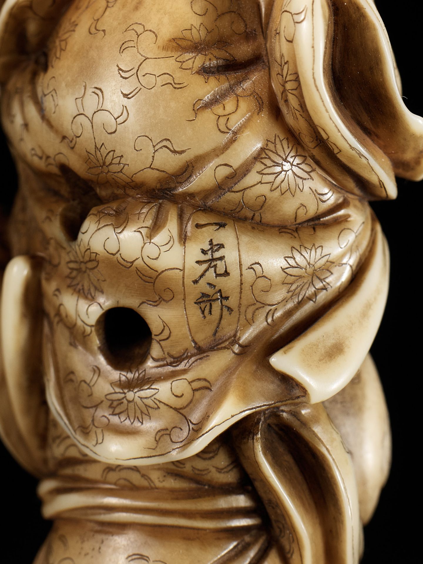 IKKOSAI: A POWERFUL IVORY NETSUKE OF OMORI HIKOSHICHI ENCOUNTERING THE DEMONESS - Bild 13 aus 14