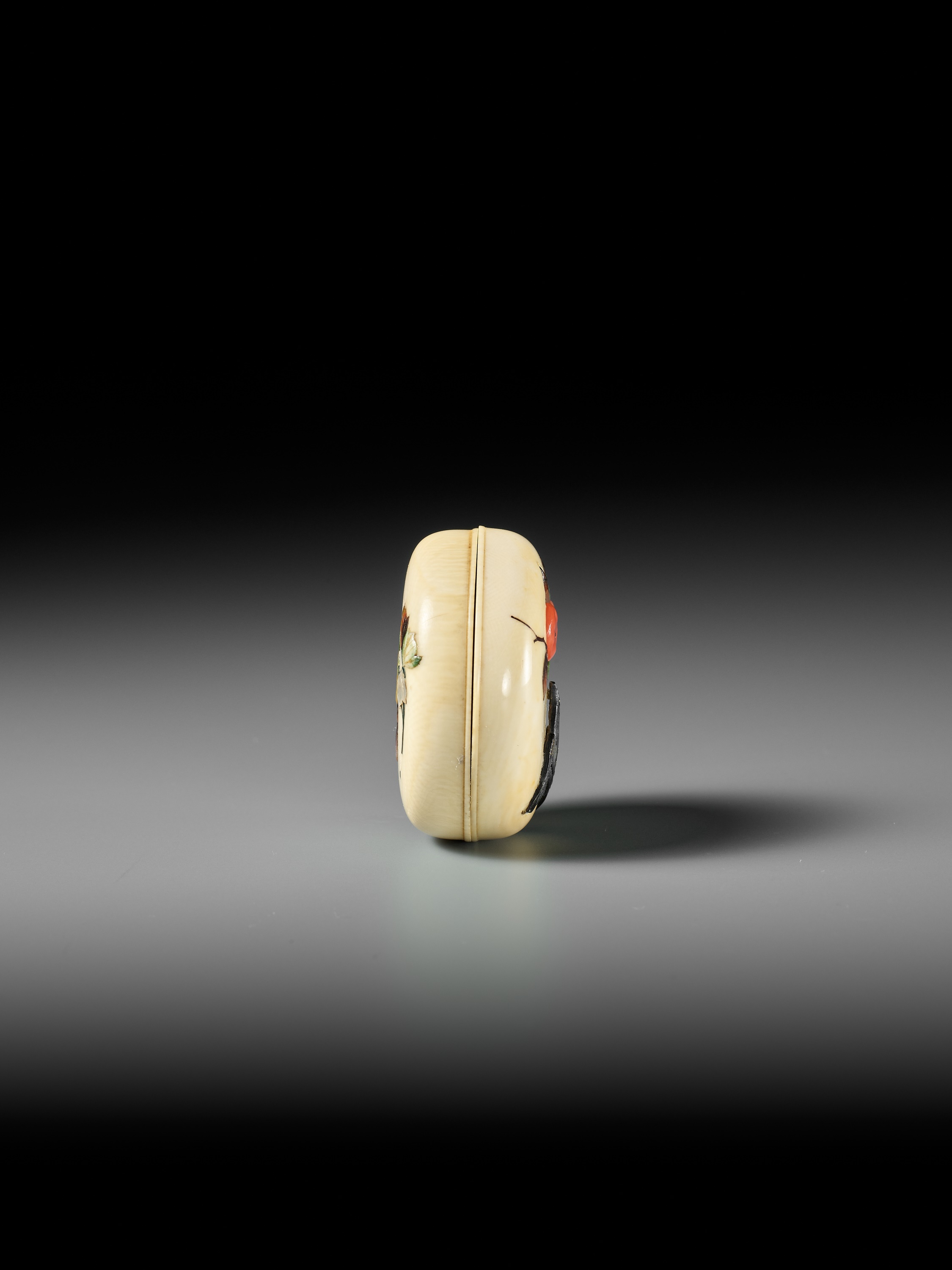 A FINE INLAID IVORY MANJU NETSUKE OF KACHO-GA TYPE - Image 7 of 11