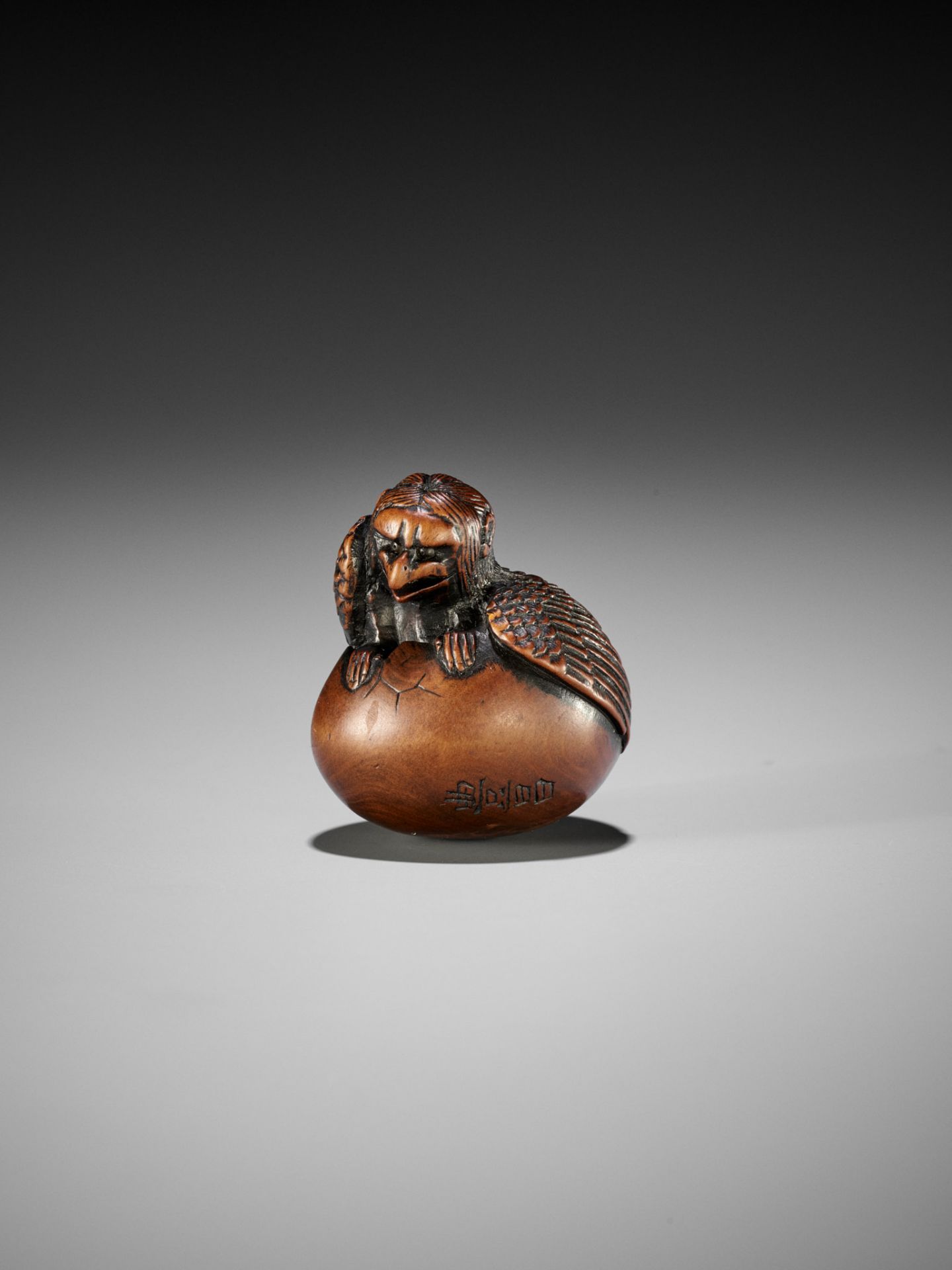 NAITO TOYOMASA: A FINE WOOD NETSUKE OF A HATCHING TENGU (TENGU NO TOMAGO) - Bild 8 aus 16