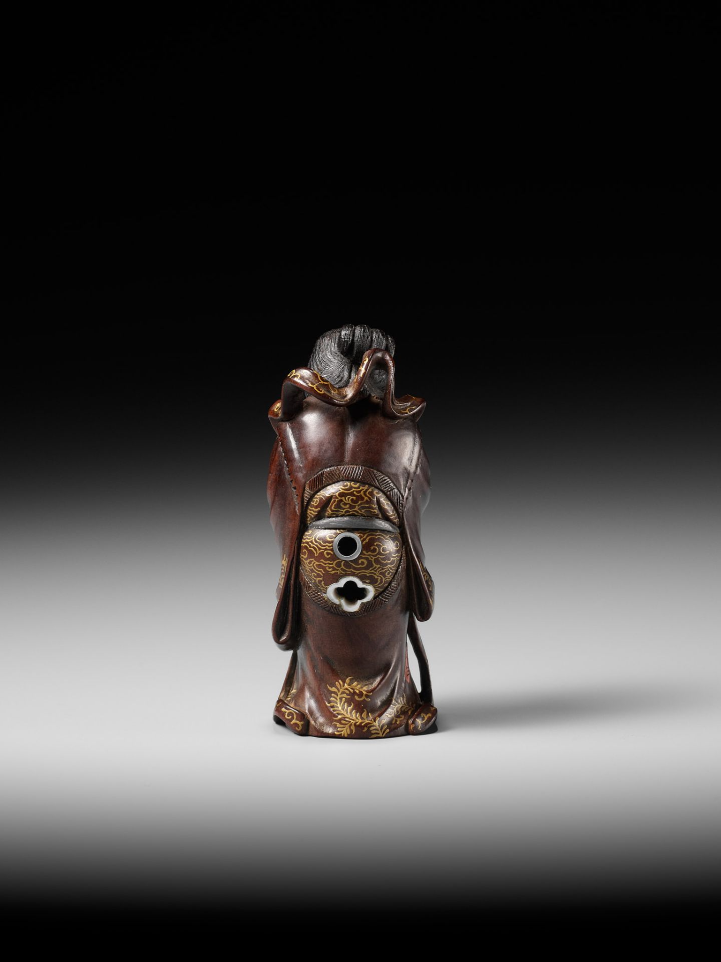 KYOKUSEI: A SUPERB AND LARGE LACQUERED AND INLAID WOOD NETSUKE OF BENTEN - Image 10 of 15