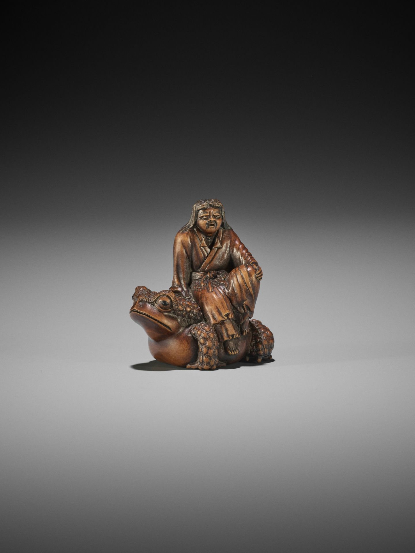 MASANAO: A RARE WOOD NETSUKE OF GAMA SENNIN SEATED ON THE FROG GOD SEIAJIN - Image 3 of 15