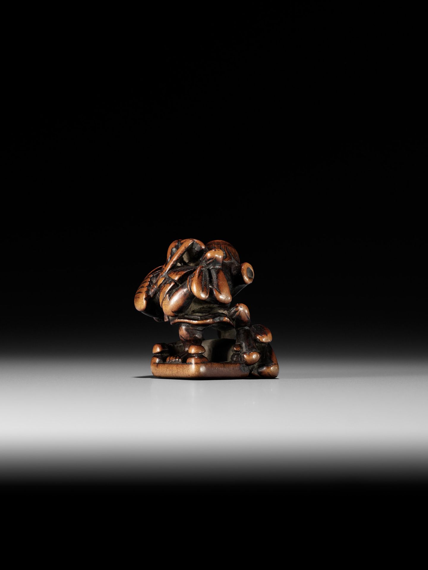 NAGAMITSU: A RARE WOOD NETSUKE OF GOBAN TADANOBU - Bild 11 aus 15