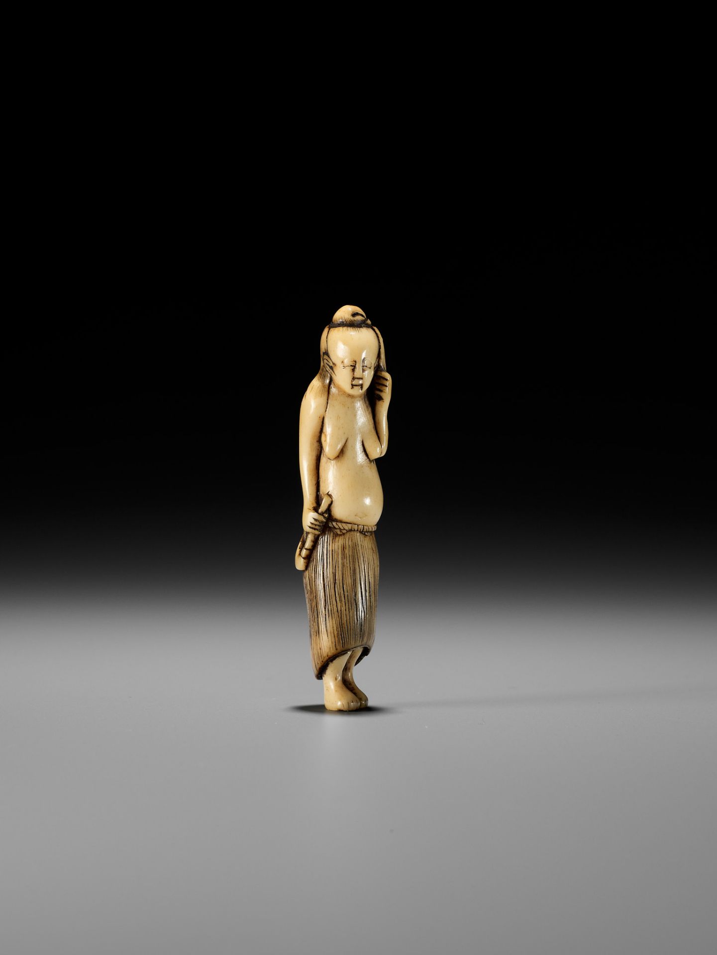 AN ANTLER NETSUKE OF A DIVING GIRL (AMA) - Image 10 of 11