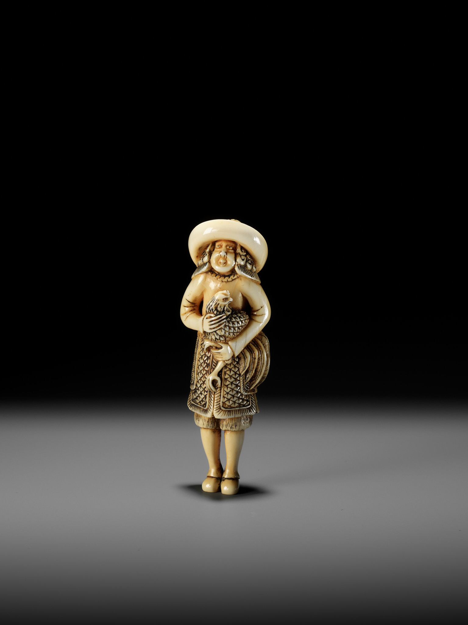 A FINE IVORY NETSUKE OF A DUTCHMAN WITH COCKEREL - Image 2 of 13