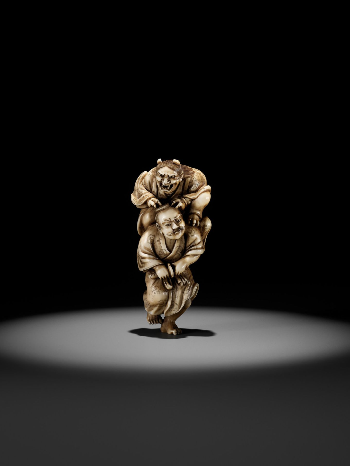 IKKOSAI: A POWERFUL IVORY NETSUKE OF OMORI HIKOSHICHI ENCOUNTERING THE DEMONESS - Bild 2 aus 14