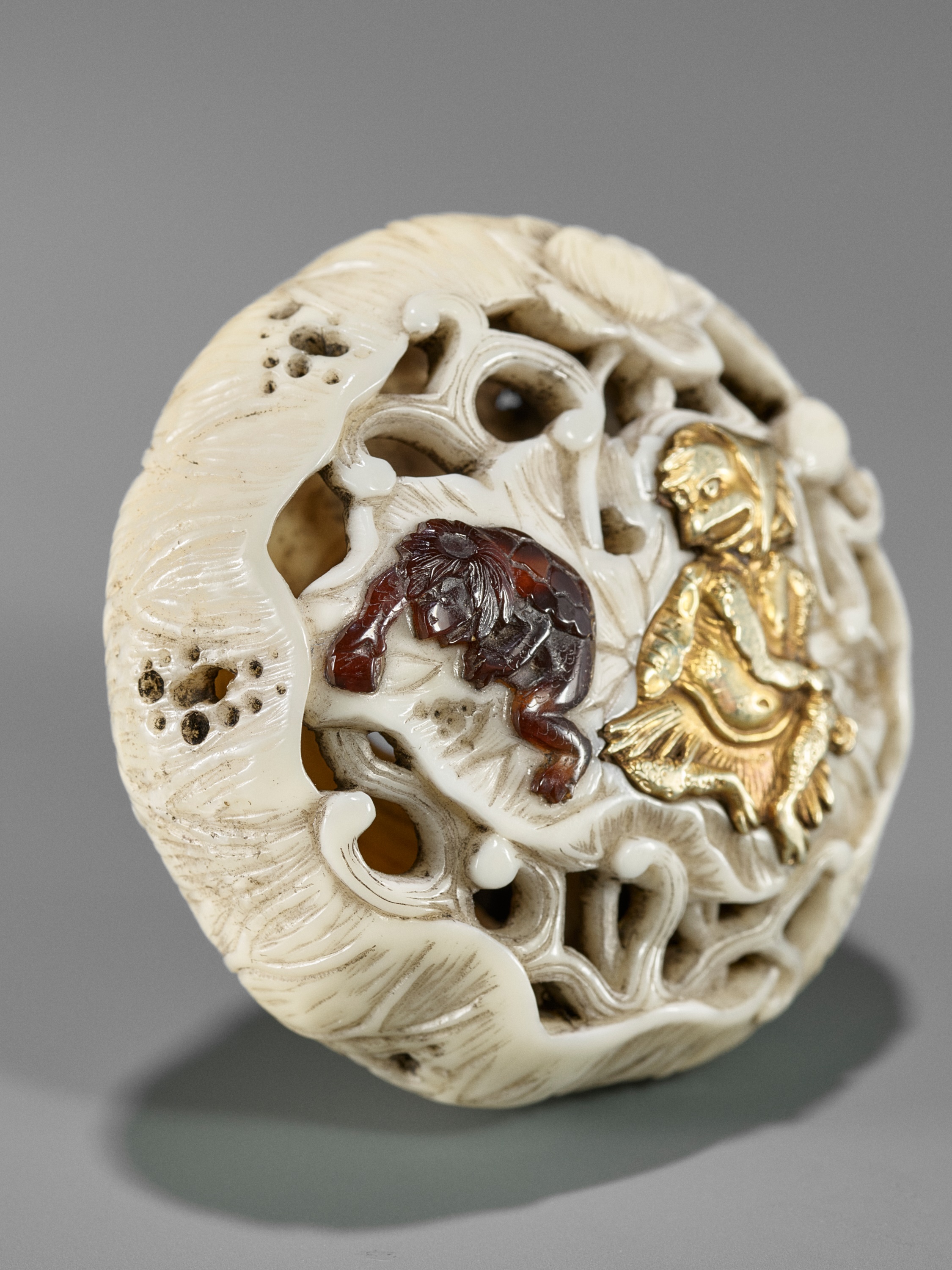 FUKU: A SUPERB GOLD-INLAID RYUSA MANJU NETSUKE DEPICTING KAPPA AND LOTUS - Image 6 of 10