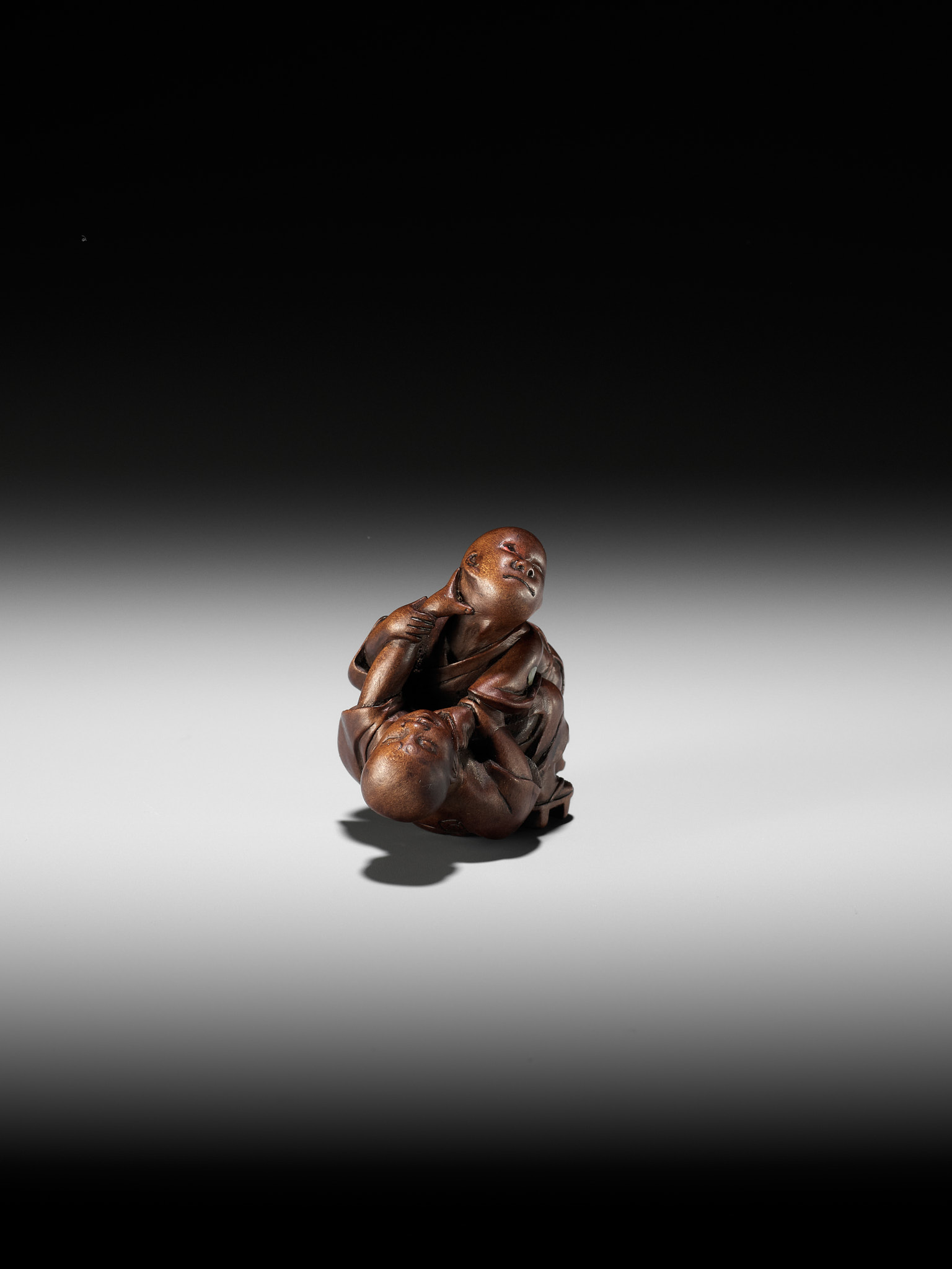 MIWA: A FINE WOOD NETSUKE OF TWO BLIND MEN FIGHTING - Image 8 of 10