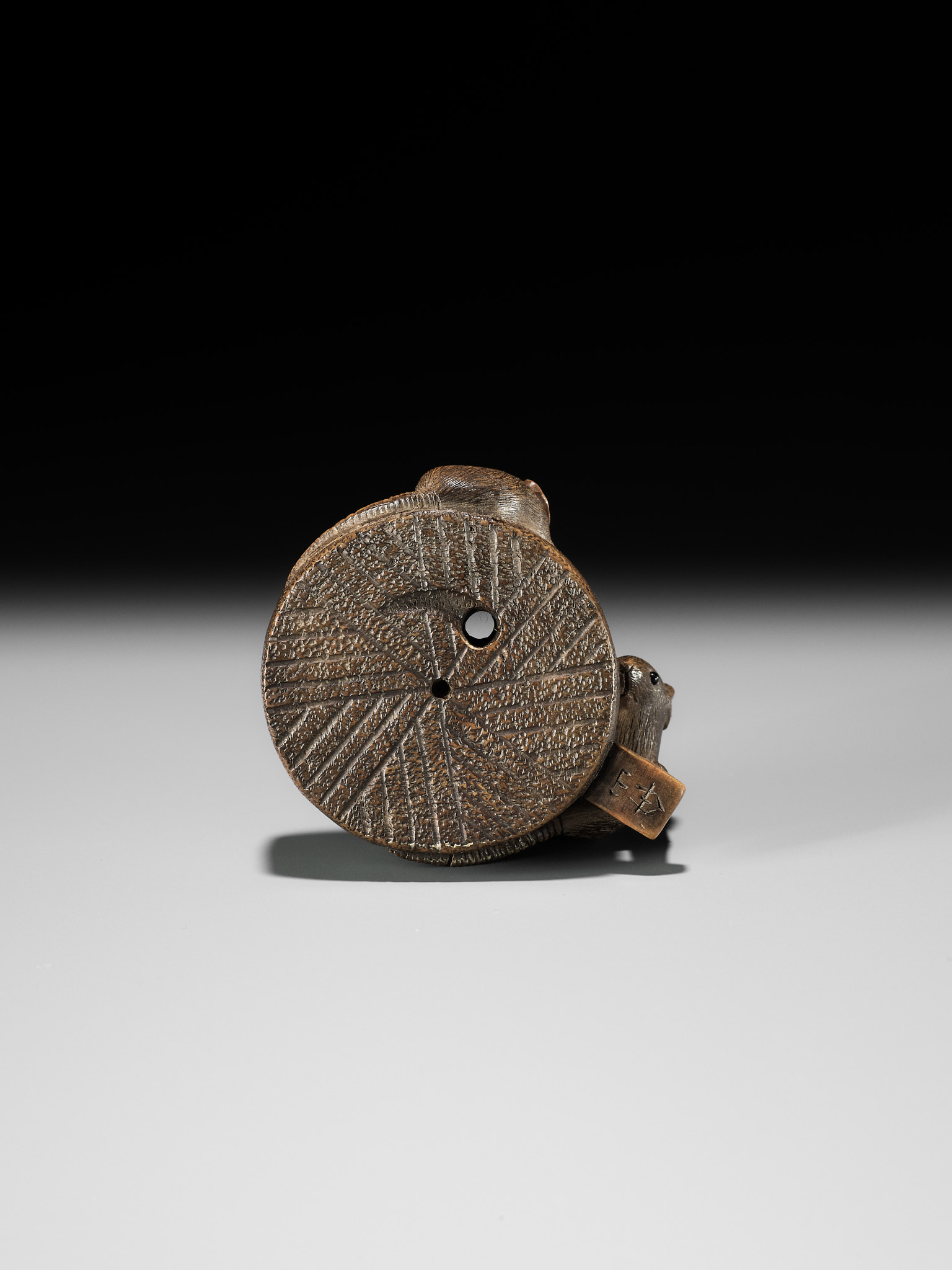 SHUZAN: A WOOD NETSUKE OF RATS ON A CHAUSU TEA MILL - Image 10 of 11