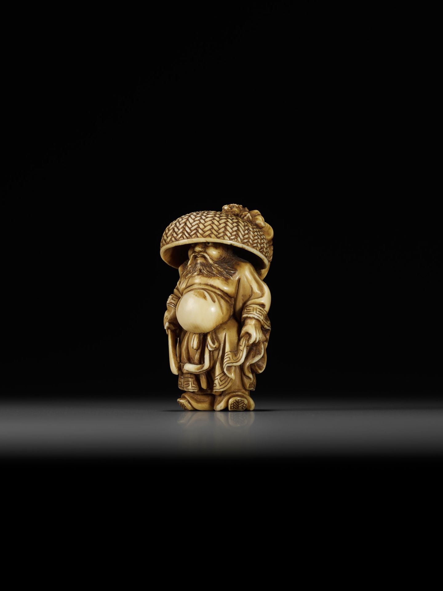 MITSUTOSHI: AN AMUSING IVORY NETSUKE OF SHOKI AND ONI - Bild 2 aus 12