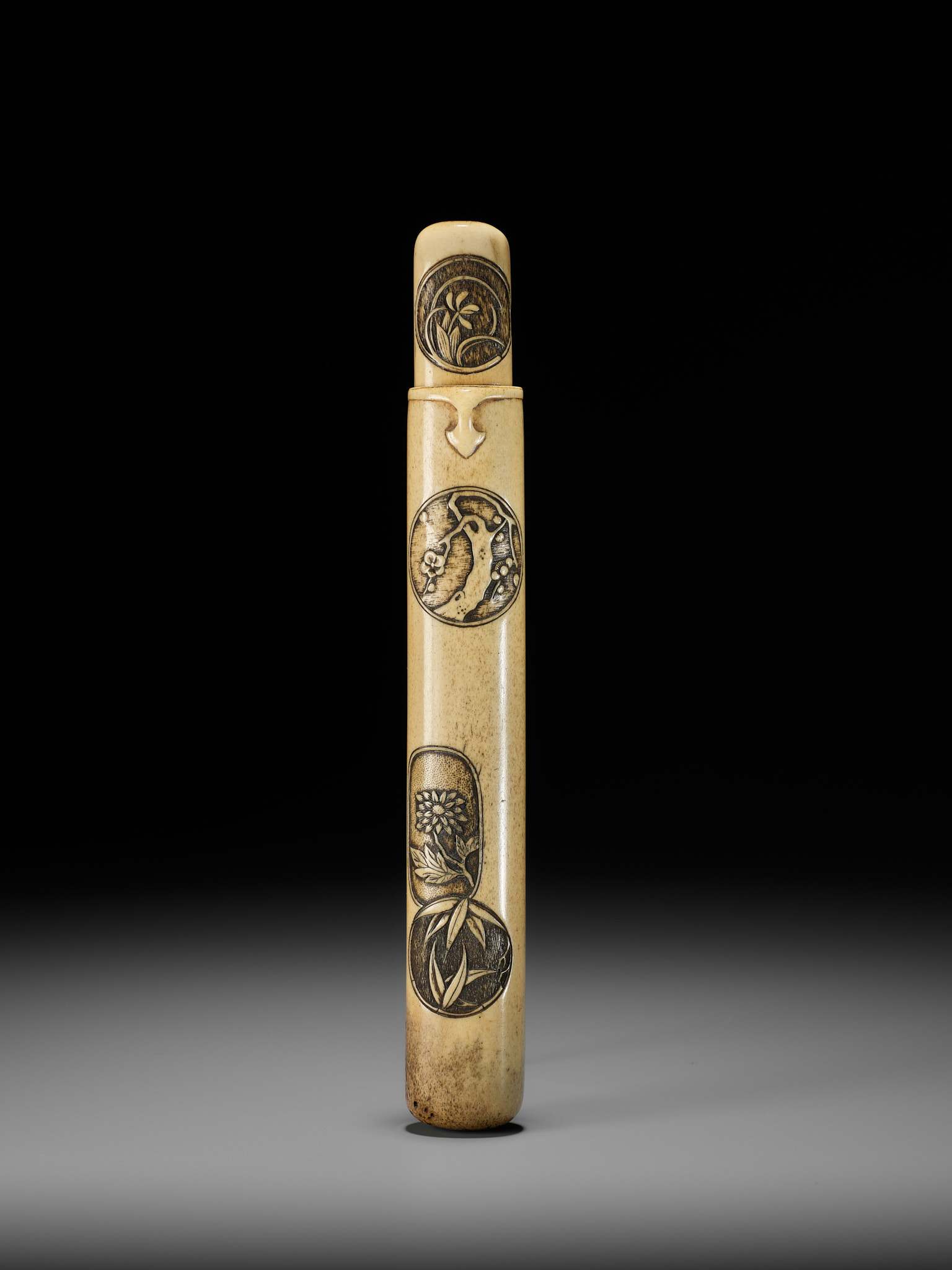 A FINE ANTLER KISERUZUTSU WITH THE FOUR WORTHIES (SHIKUNSHI) - Image 2 of 9