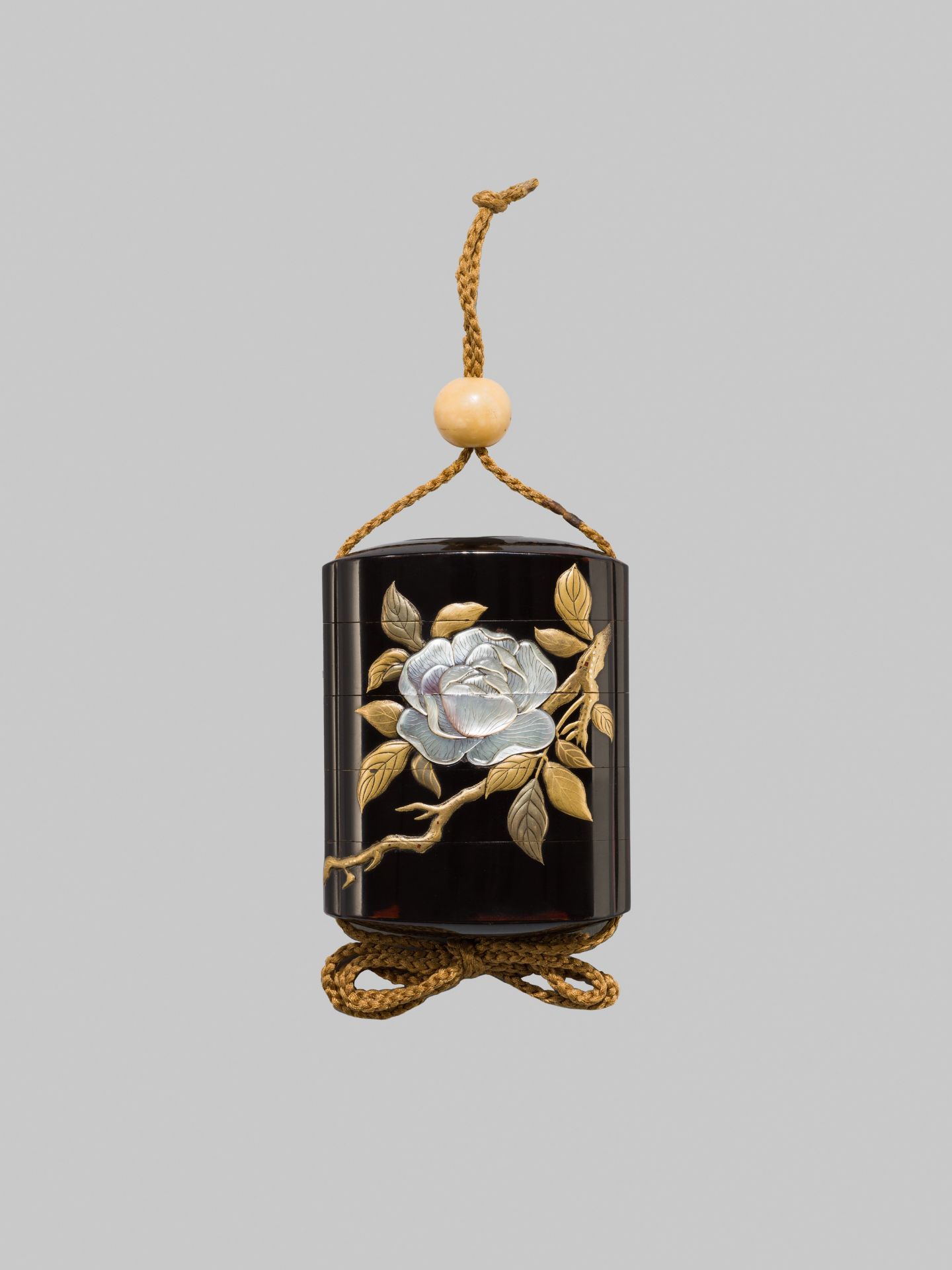 AN ELEGANT INLAID BLACK LACQUER FOUR-CASE INRO WITH CAMELLIA BLOSSOMS - Image 3 of 7