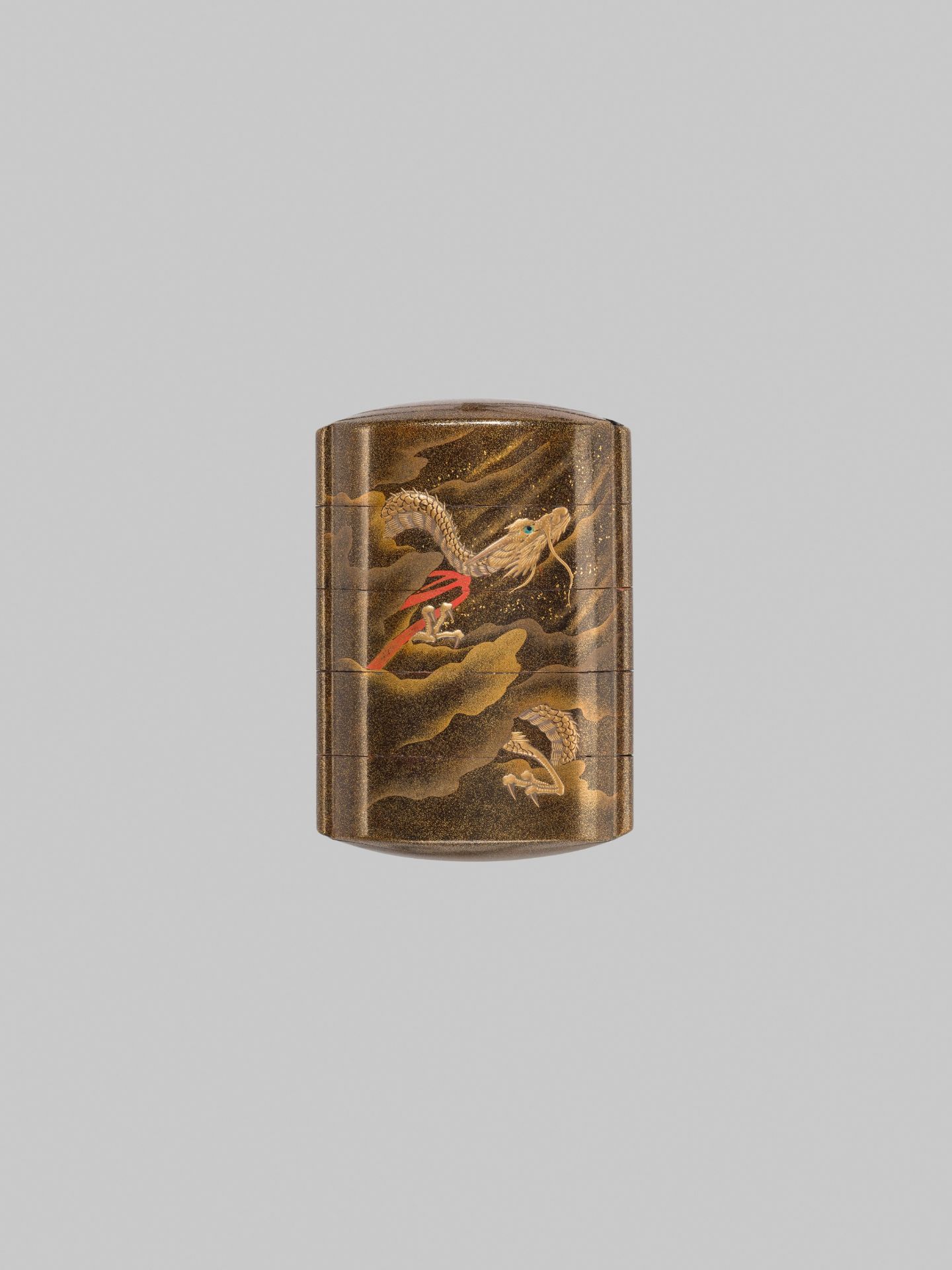 A FINE GOLD LACQUER FOUR-CASE INRO WITH A DRAGON AND MOUNT FUJI - Bild 5 aus 5