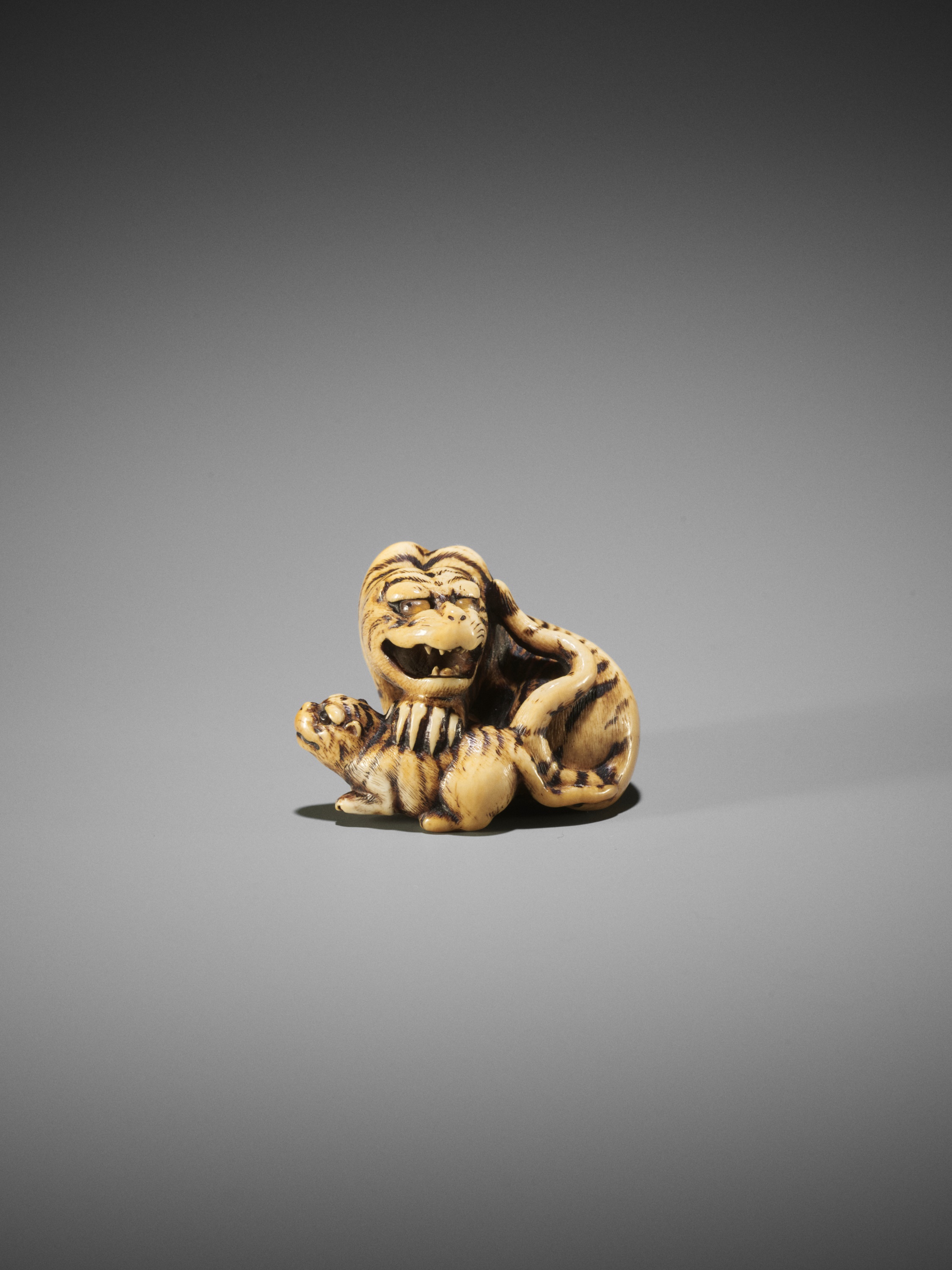 HAKURYU I: A SUPERB IVORY NETSUKE OF A TIGER AND CUB - Image 3 of 14