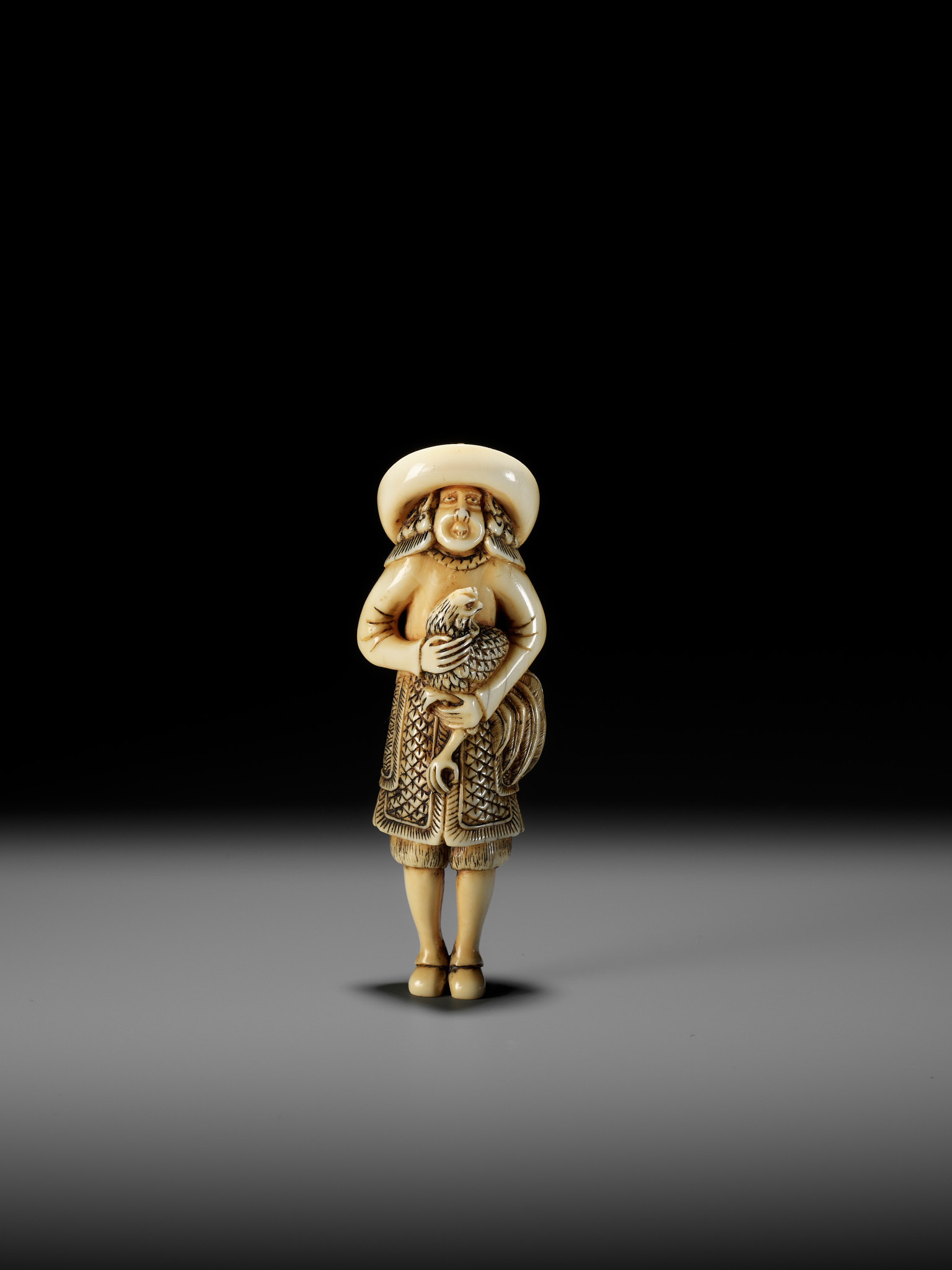 A FINE IVORY NETSUKE OF A DUTCHMAN WITH COCKEREL - Image 9 of 13