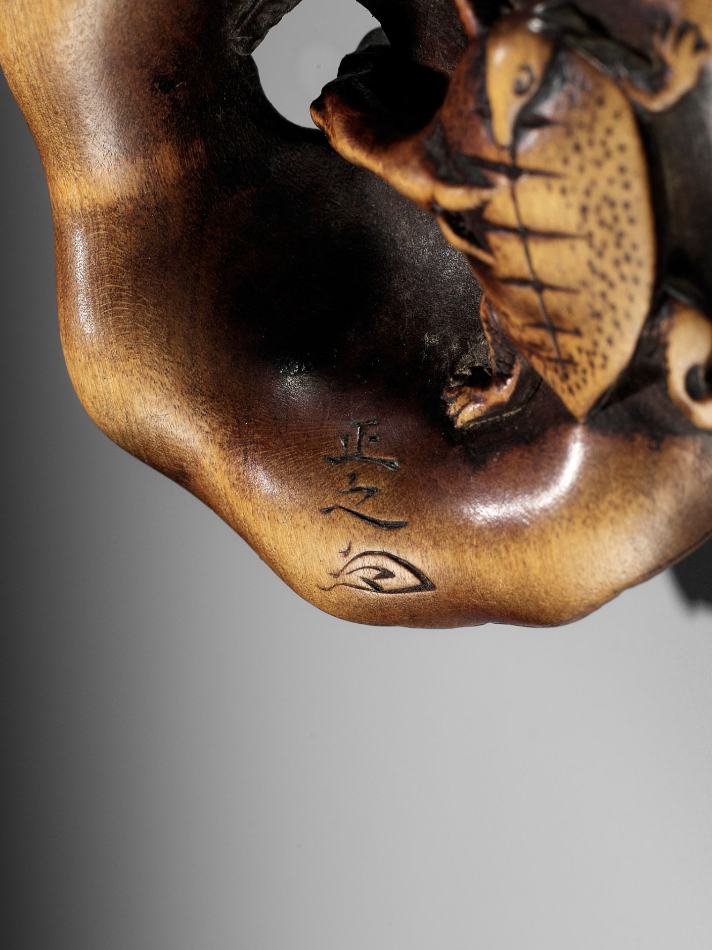 HOSHUNSAI MASAYUKI: A FINE WOOD NETSUKE OF AN ONI CATCHING A TERRAPIN - Image 13 of 13