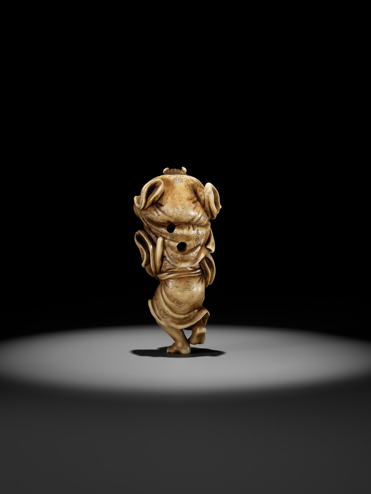 IKKOSAI: A POWERFUL IVORY NETSUKE OF OMORI HIKOSHICHI ENCOUNTERING THE DEMONESS - Bild 3 aus 14