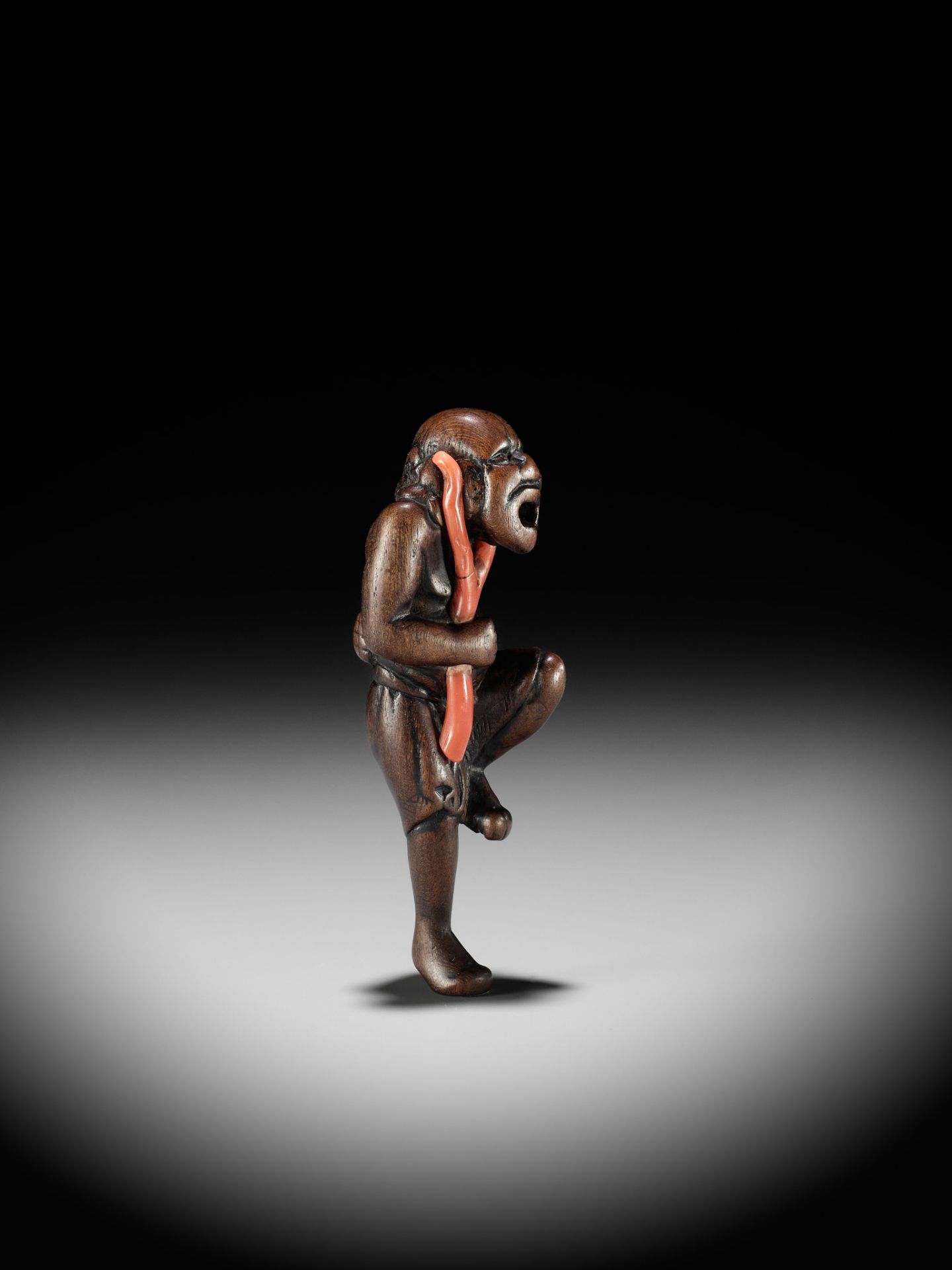 A POWERFUL WOOD NETSUKE OF A SOUTH SEA CORAL DIVER - Image 12 of 13