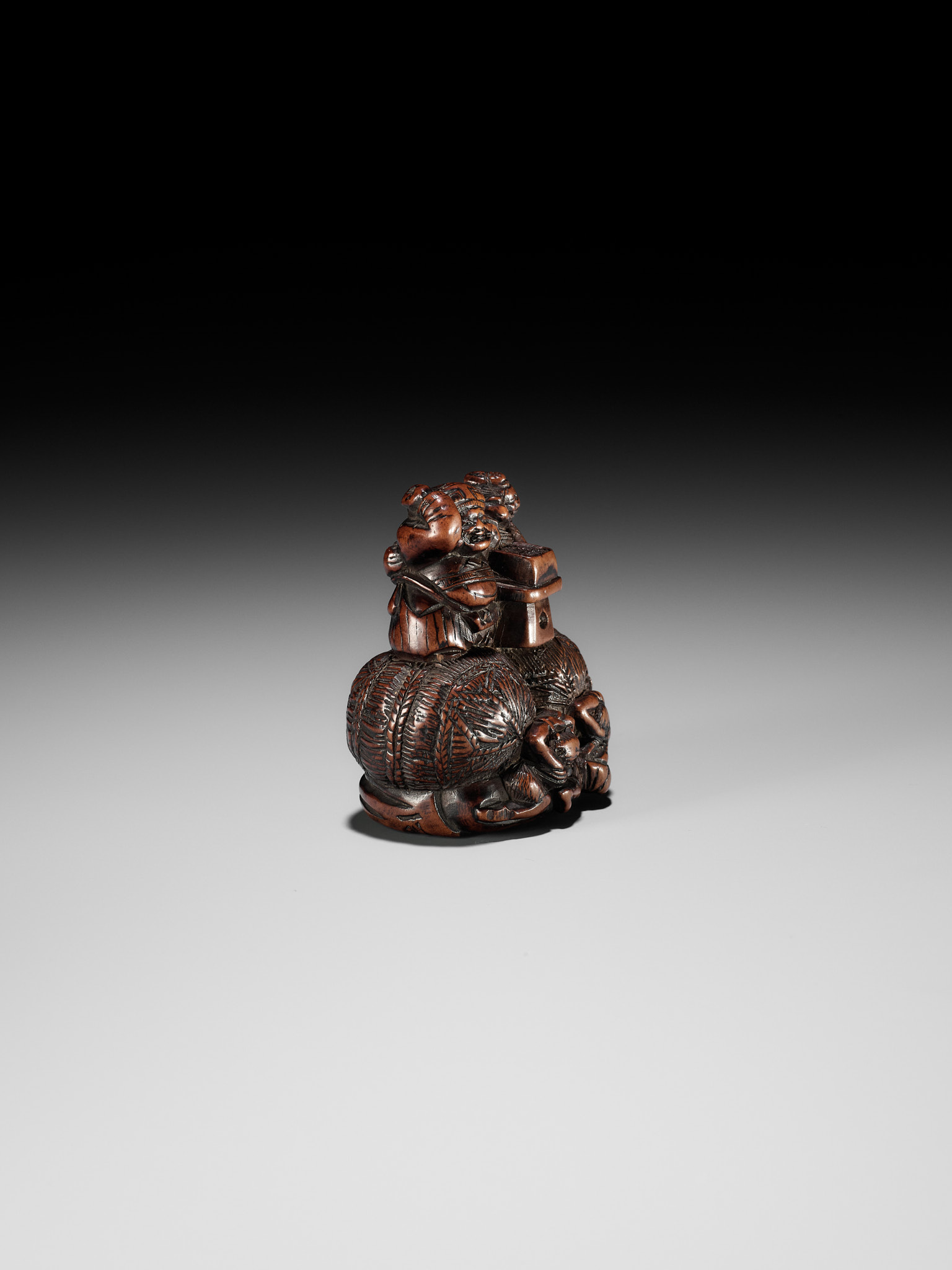 KAZUNORI: A LARGE WOOD NETSUKE OF DAIKOKU AND EBISU AT SETSUBUN - Bild 10 aus 14