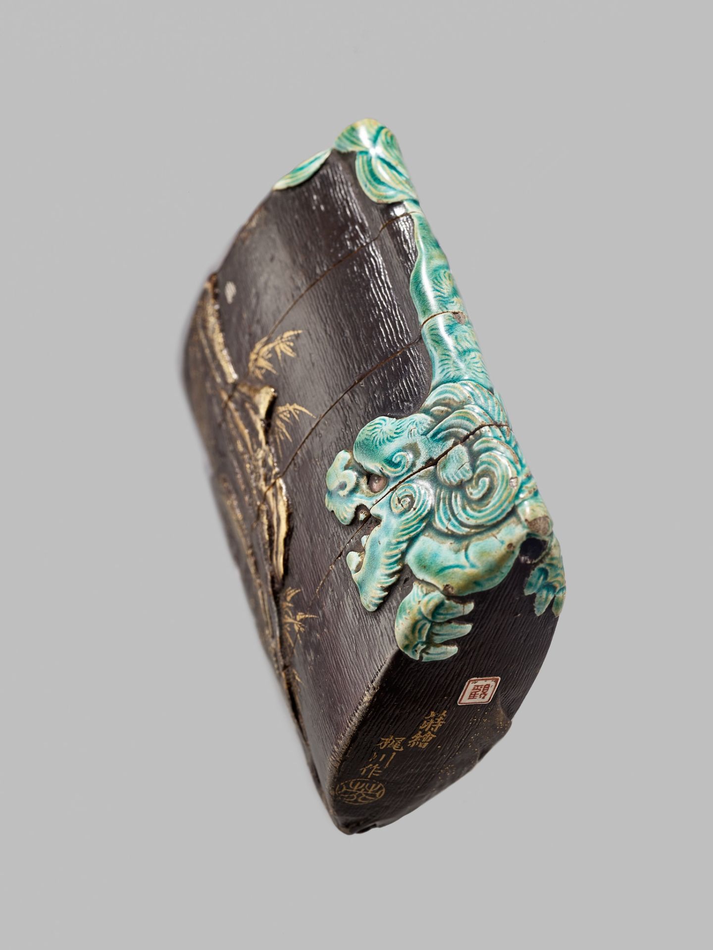 A SUPERB AND RARE CERAMIC-INLAID LACQUER THREE-CASE INRO SIGNED KAJIKAWA AND SEALED KAN - Image 6 of 15