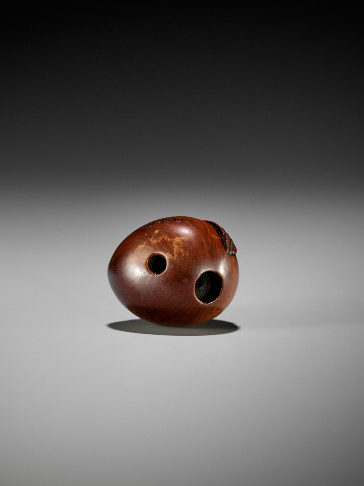 NAITO TOYOMASA: A FINE WOOD NETSUKE OF A HATCHING TENGU (TENGU NO TOMAGO) - Bild 16 aus 16