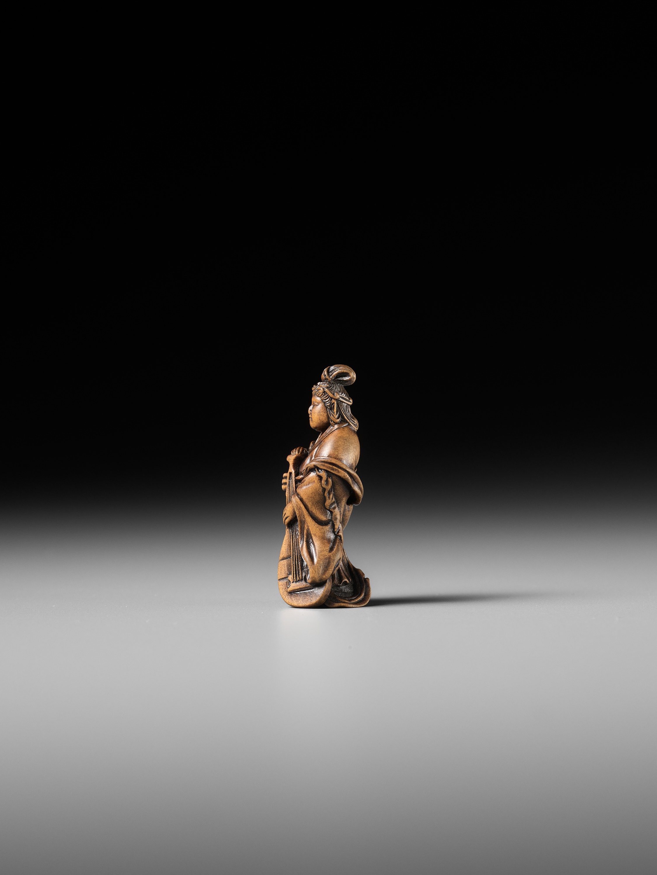 SETTEI: A VERY FINE MINIATURE WOOD NETSUKE OF BENTEN HOLDING A BIWA - Image 9 of 14