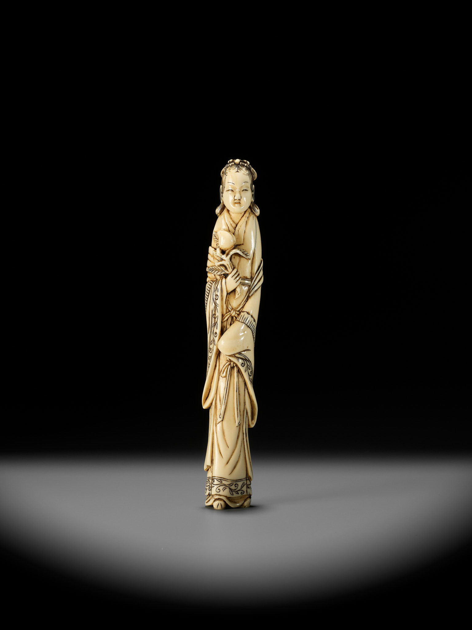 A TALL IVORY NETSUKE OF SEIOBO - Image 8 of 12