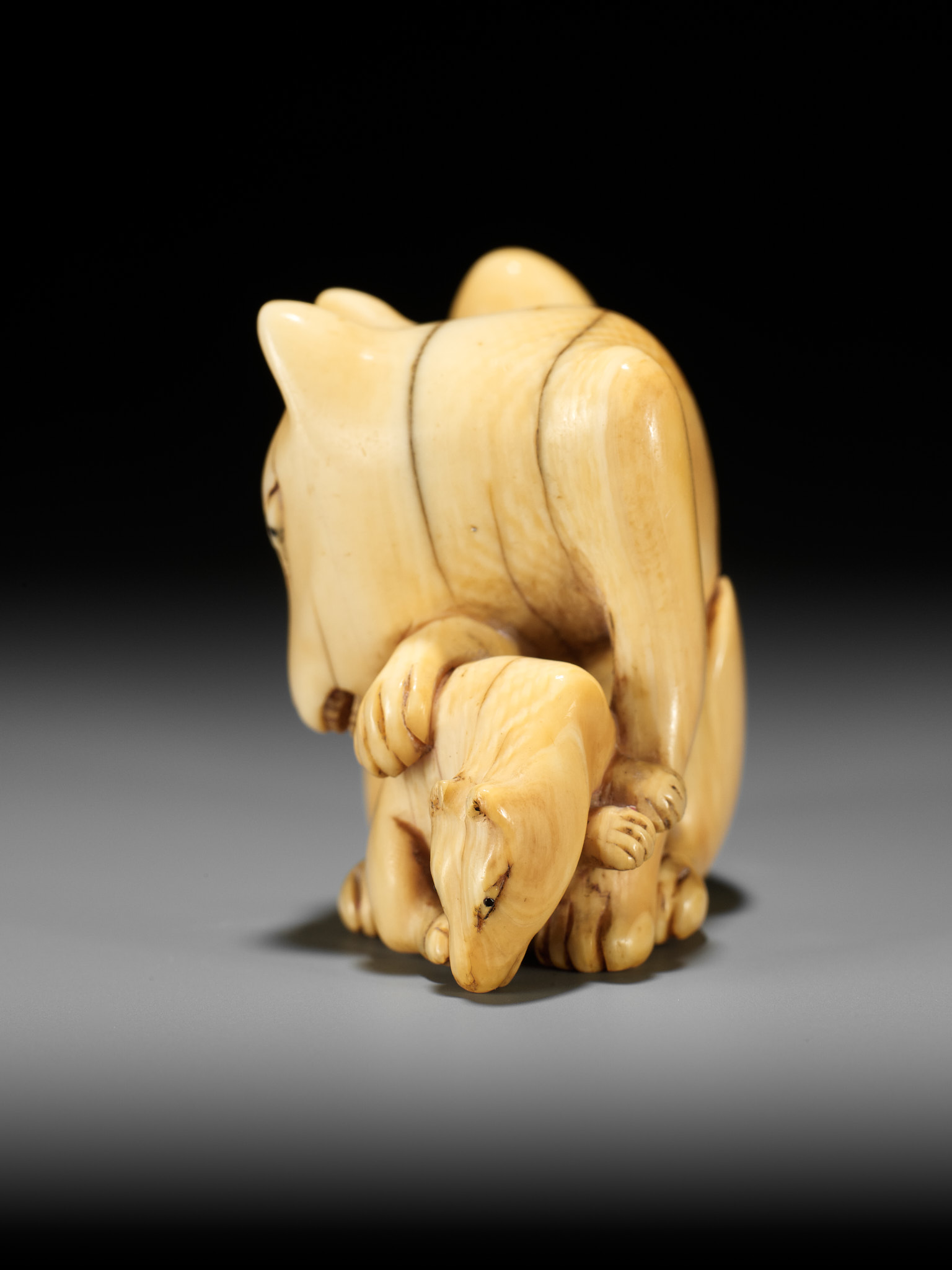 A RARE IVORY NETSUKE OF A KITSUNE (FOX) AND CUB - Image 15 of 17