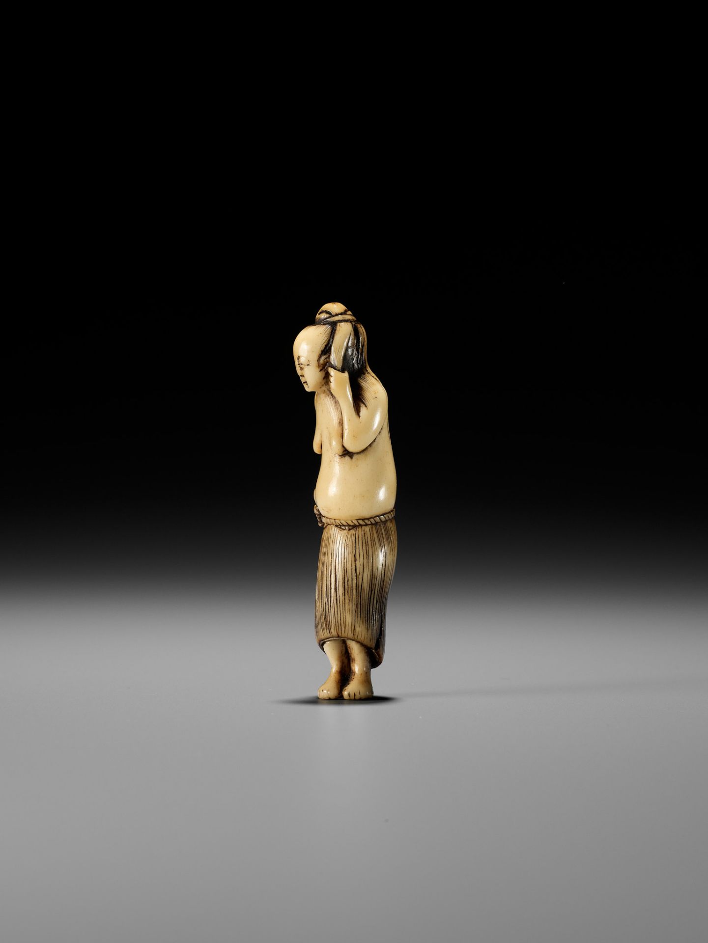 AN ANTLER NETSUKE OF A DIVING GIRL (AMA) - Image 4 of 11