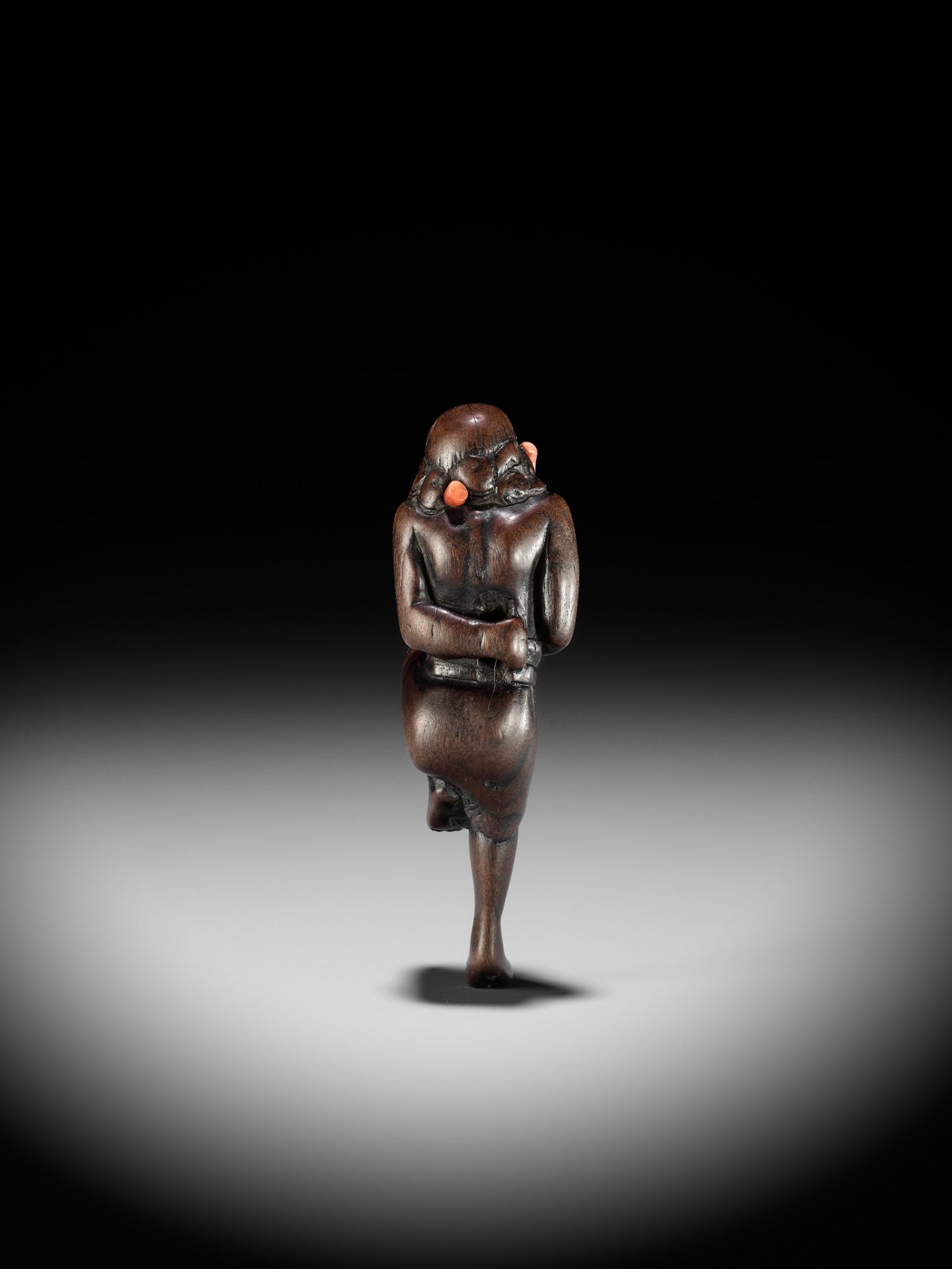 A POWERFUL WOOD NETSUKE OF A SOUTH SEA CORAL DIVER - Image 11 of 13