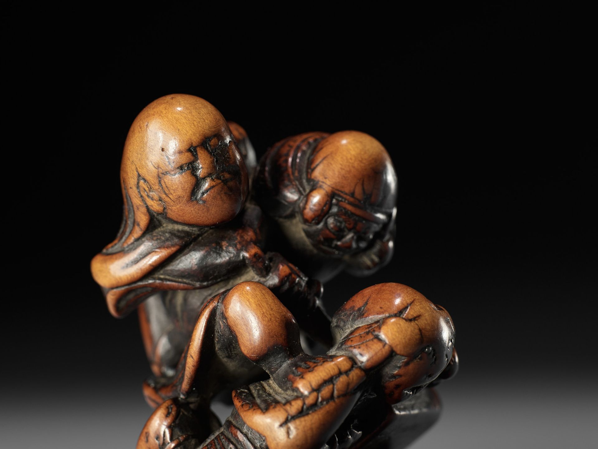 NAGAMITSU: A RARE WOOD NETSUKE OF GOBAN TADANOBU - Bild 3 aus 15