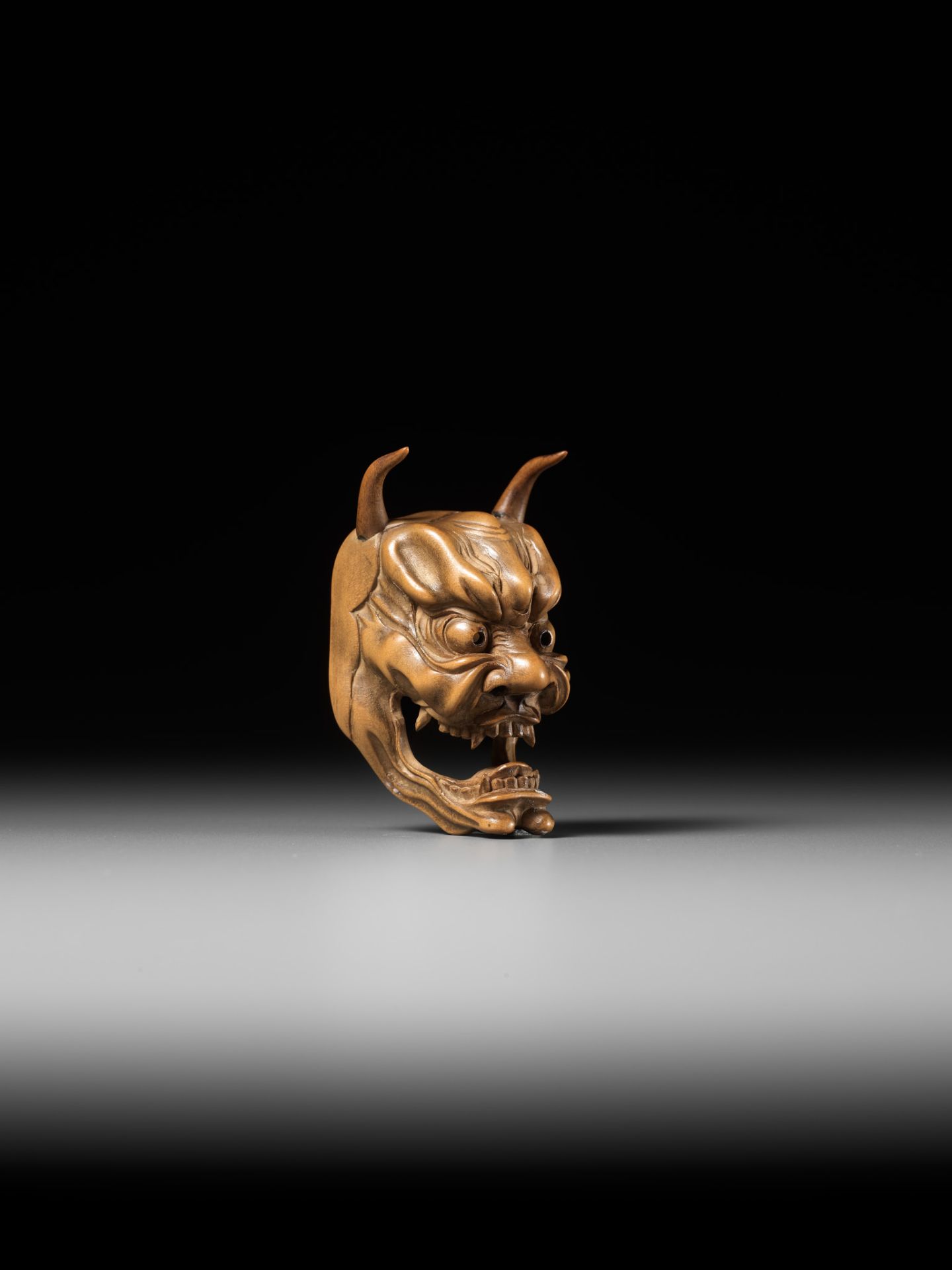 KOKEISAI SANSHO: A SUPERB PALE BOXWOOD MASK NETSUKE OF HANNYA - Bild 10 aus 14