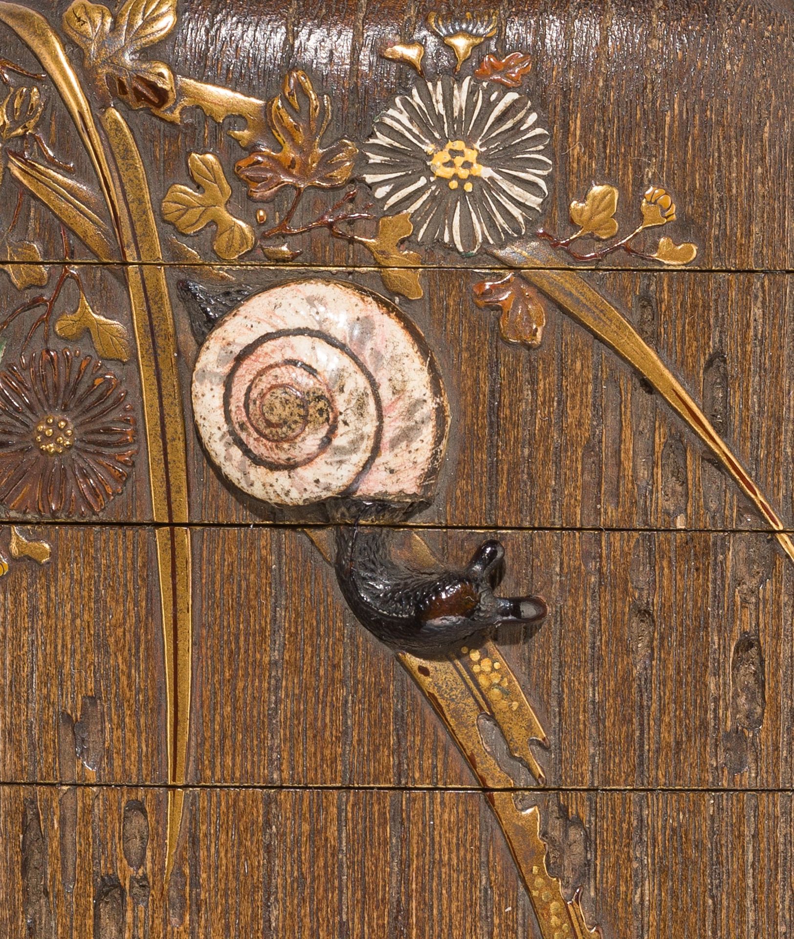 A FINE RITSUO STYLE CERAMIC-INLAID WOOD FOUR-CASE INRO WITH SNAILS AND BLOSSOMS - Image 5 of 6