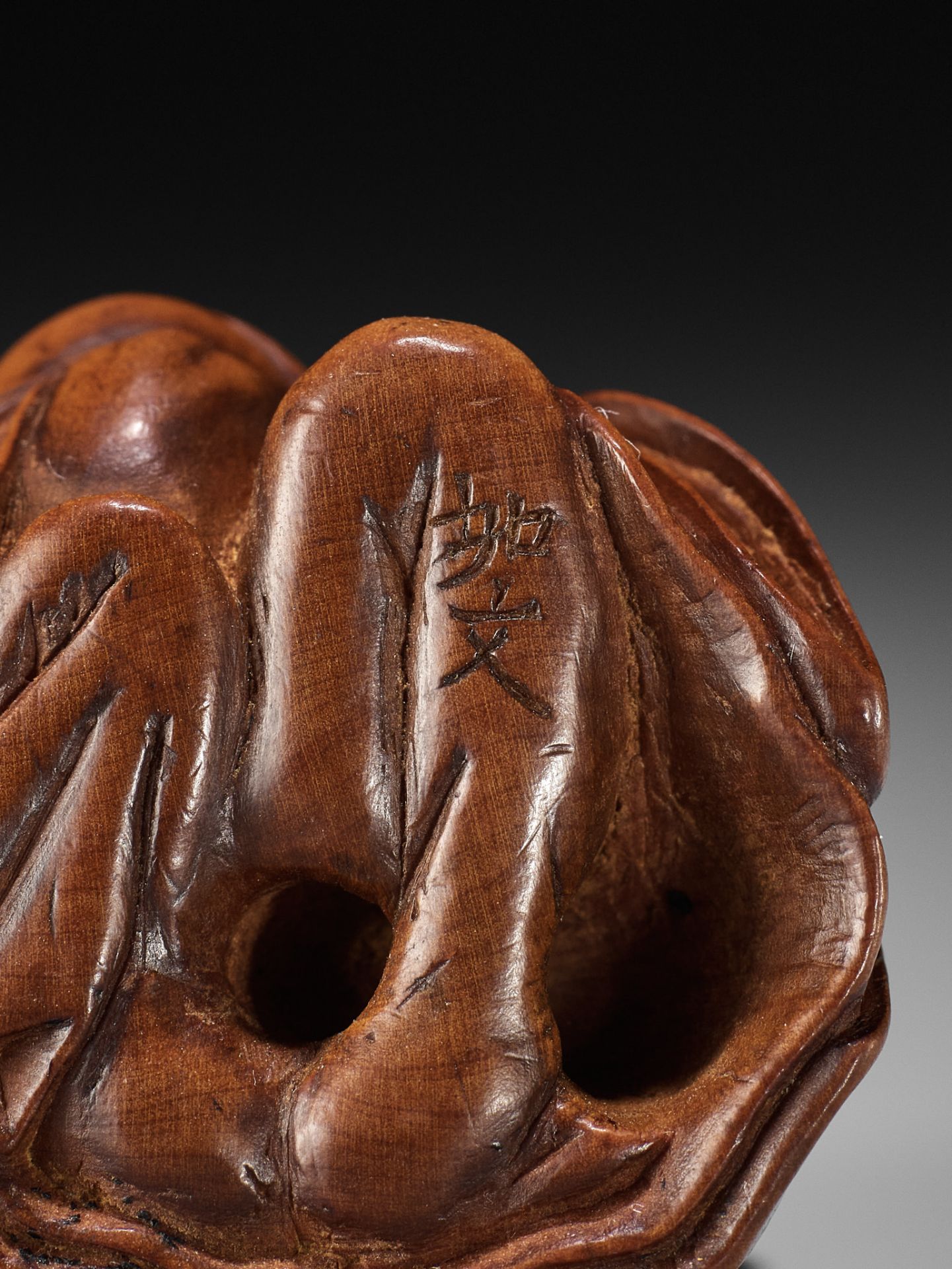 JOBUN: A VERY RARE WOOD NETSUKE OF OKAME WITH A SAKE SAUCER - Image 14 of 14