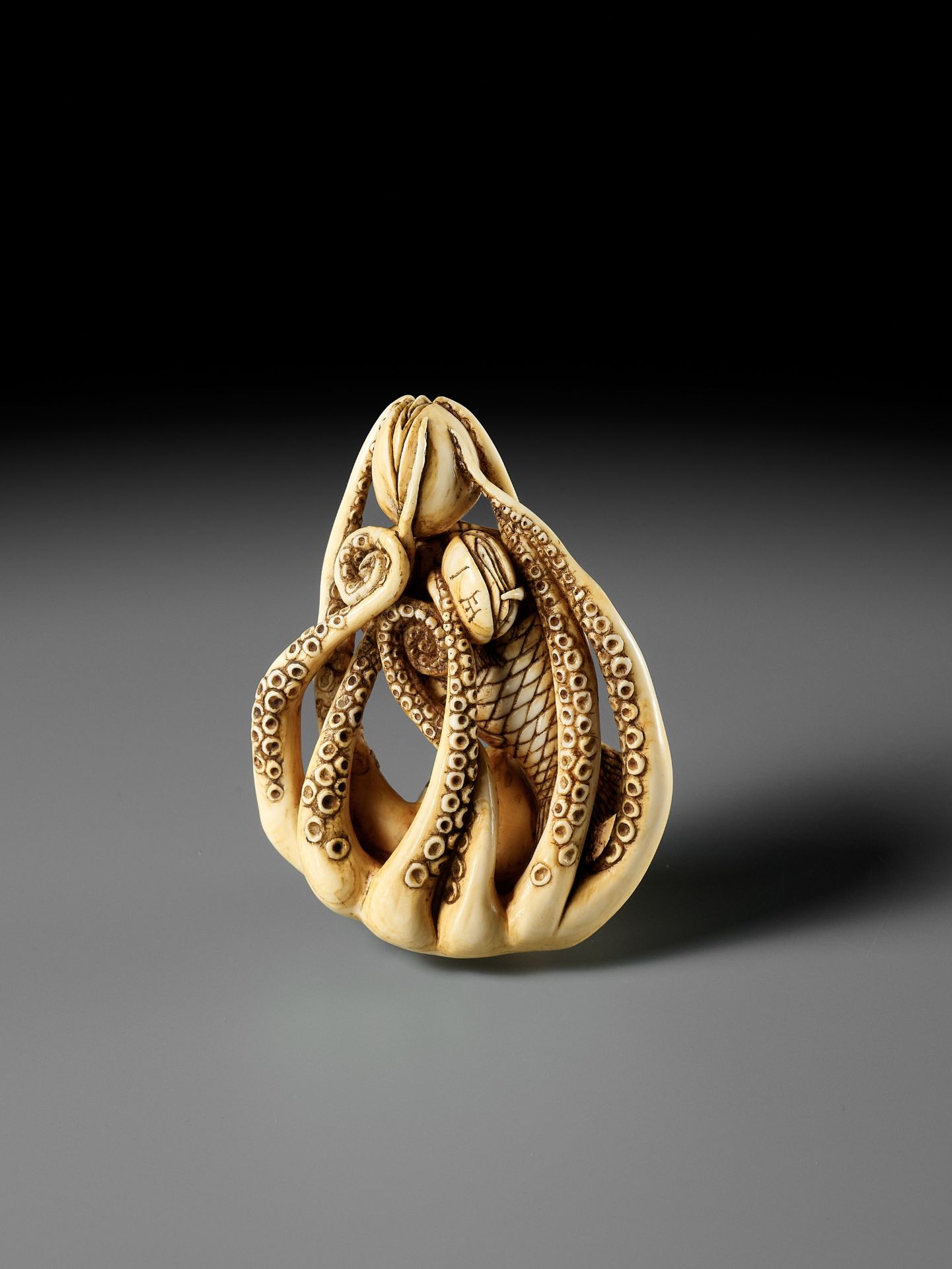 MASAKAZU: A LARGE AND IMPRESSIVE OSAKA SCHOOL IVORY NETSUKE OF AN OCTOPUS WITH CLAMS - Image 3 of 14