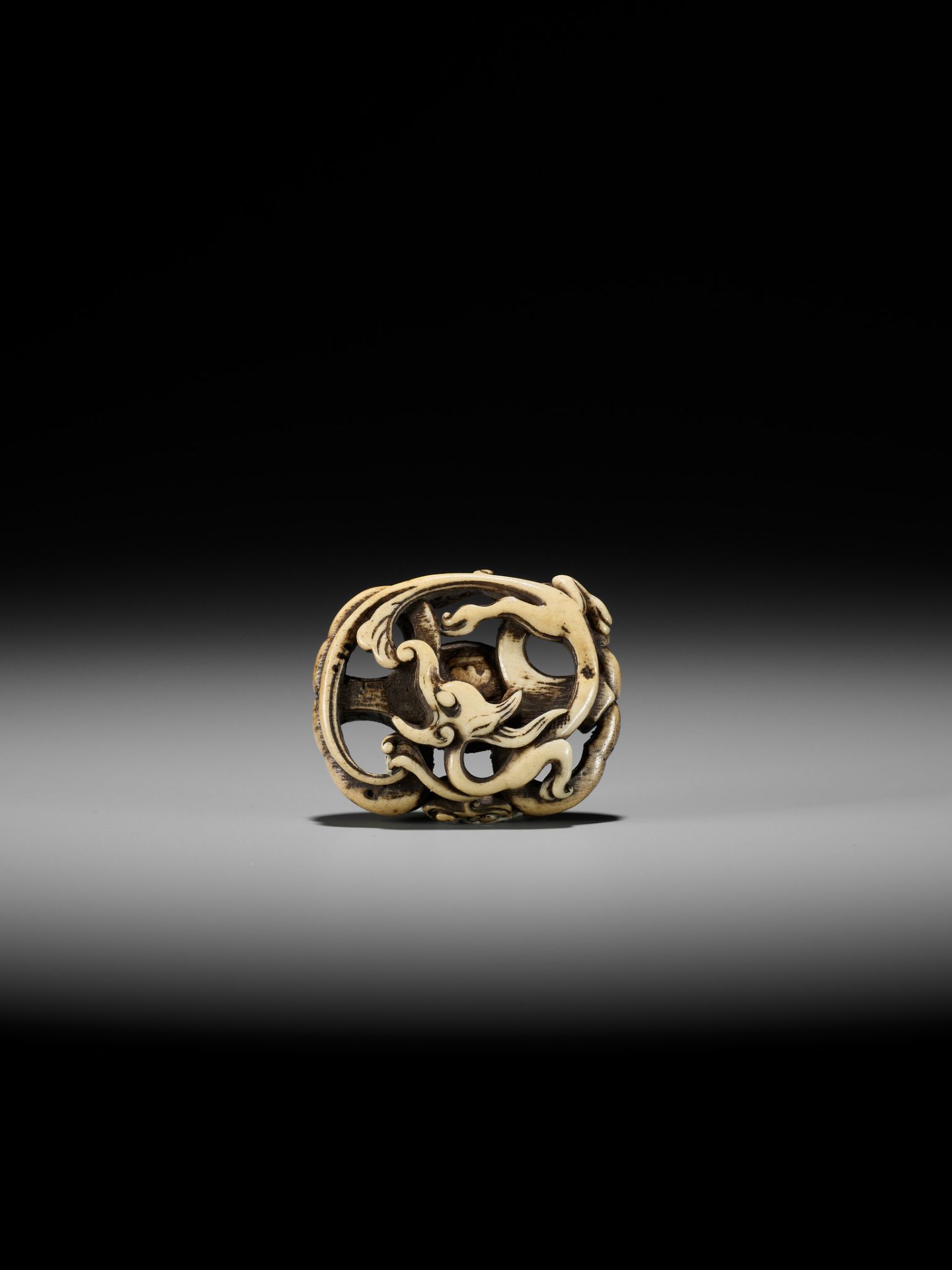 A FINE ANTLER NETSUKE OF A RAIN DRAGON ON A KONGO (VAJRA) - Image 11 of 12