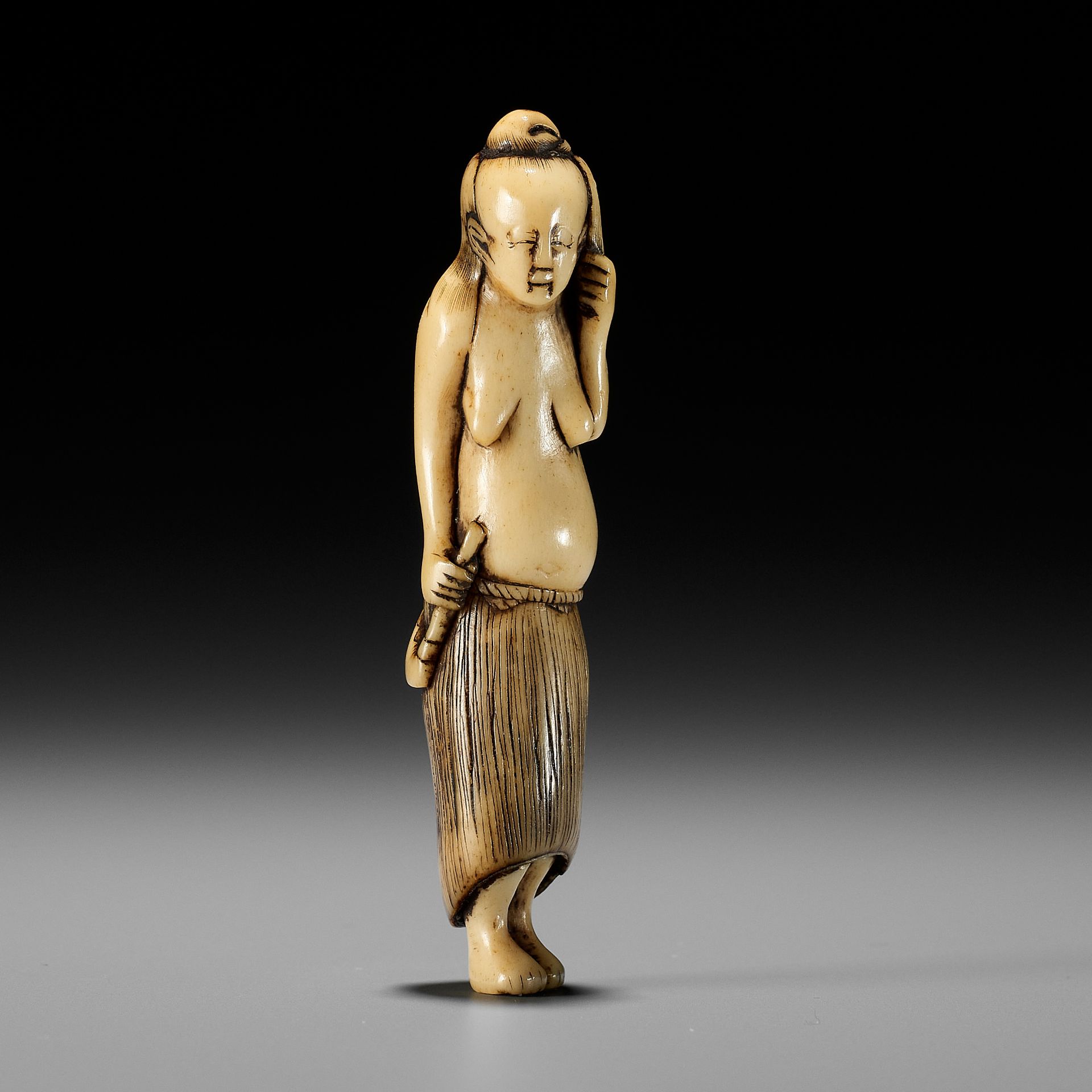 AN ANTLER NETSUKE OF A DIVING GIRL (AMA)