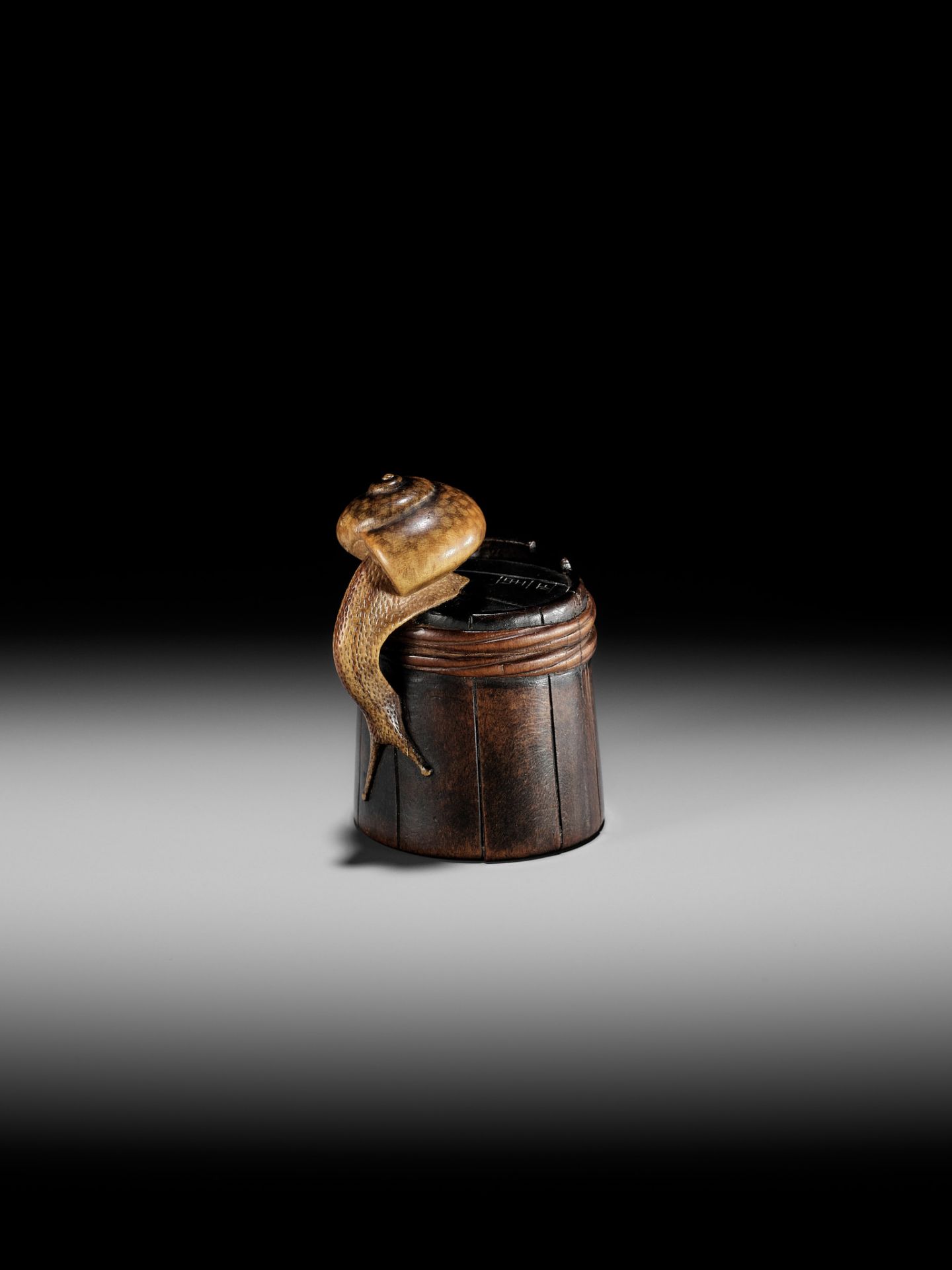 SHIGEMASA: A SUPERB WOOD NETSUKE OF A SNAIL ON BUCKET - Bild 11 aus 18