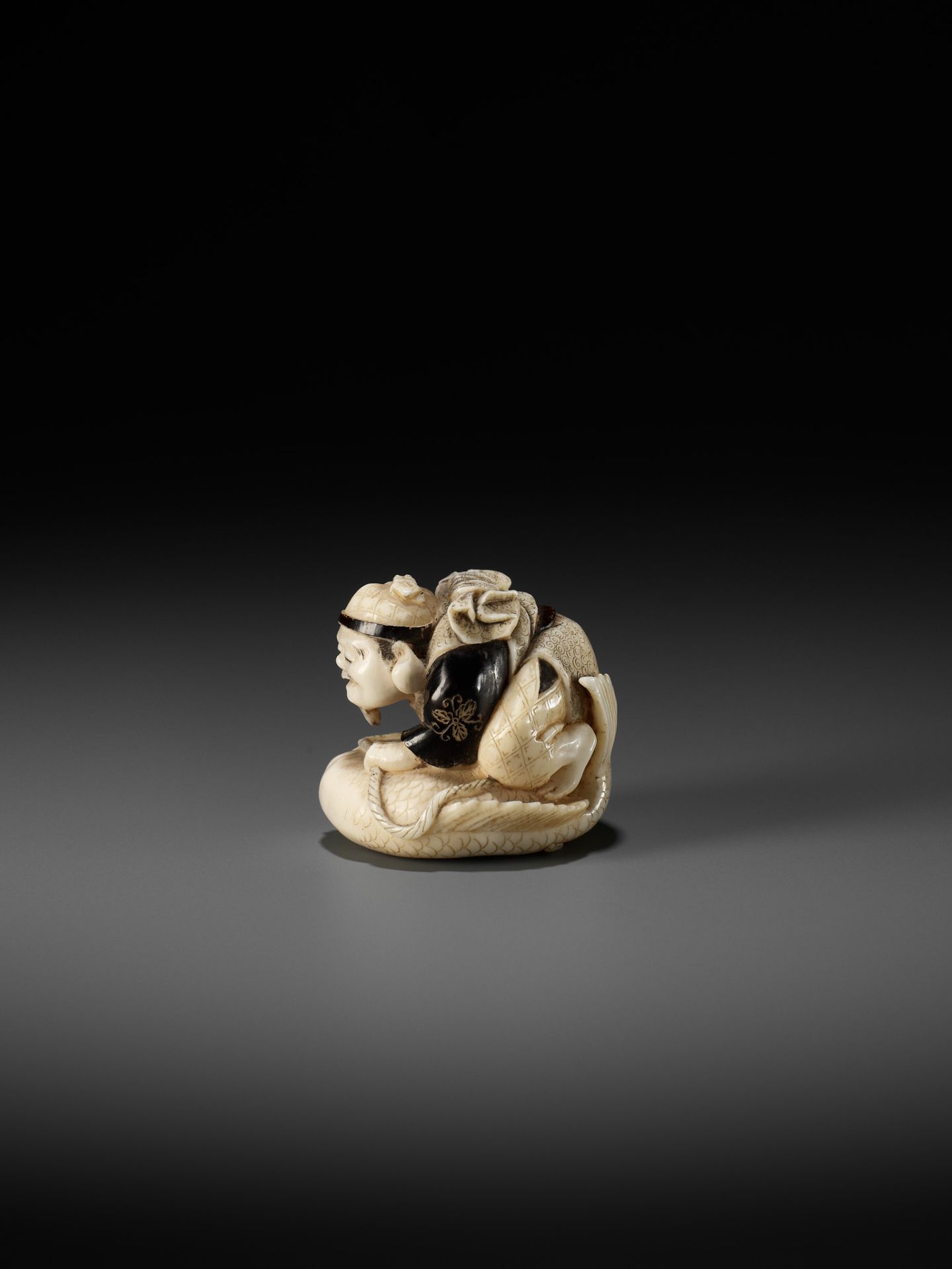 GYOKUMIN: A FINE TOKYO SCHOOL IVORY NETSUKE OF EBISU CATCHING A SEA BREAM - Image 8 of 12